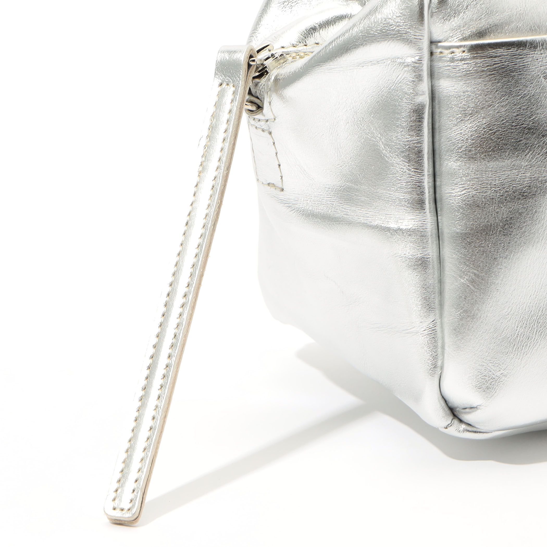 【専用】 レバジック　レザーバッグM シルバー トゥモローランド 専用】 レバジック レザーバッグM シルバー トゥモローランド