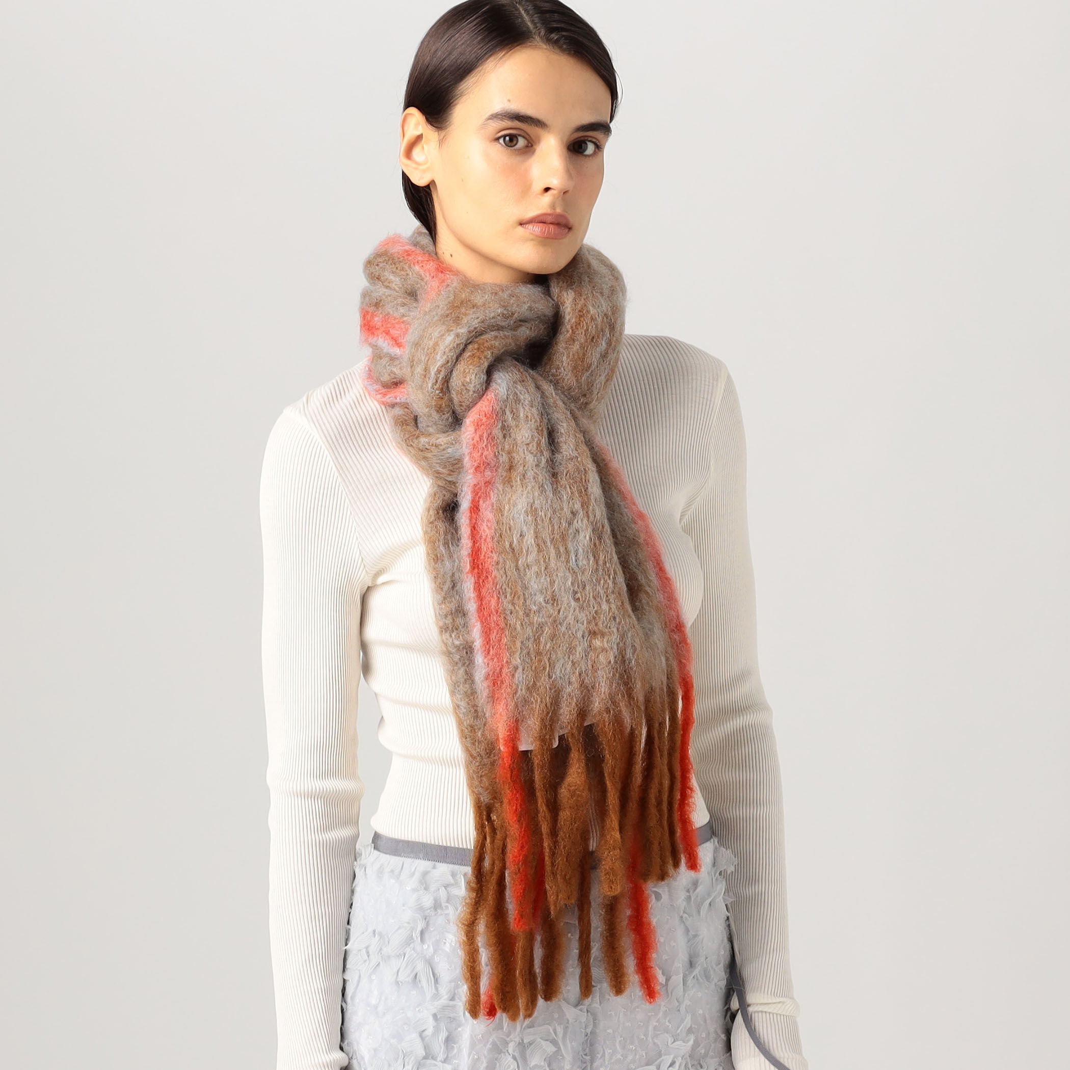 814 EZCARAY Twist Frame モヘヤストール｜トゥモローランド 公式通販