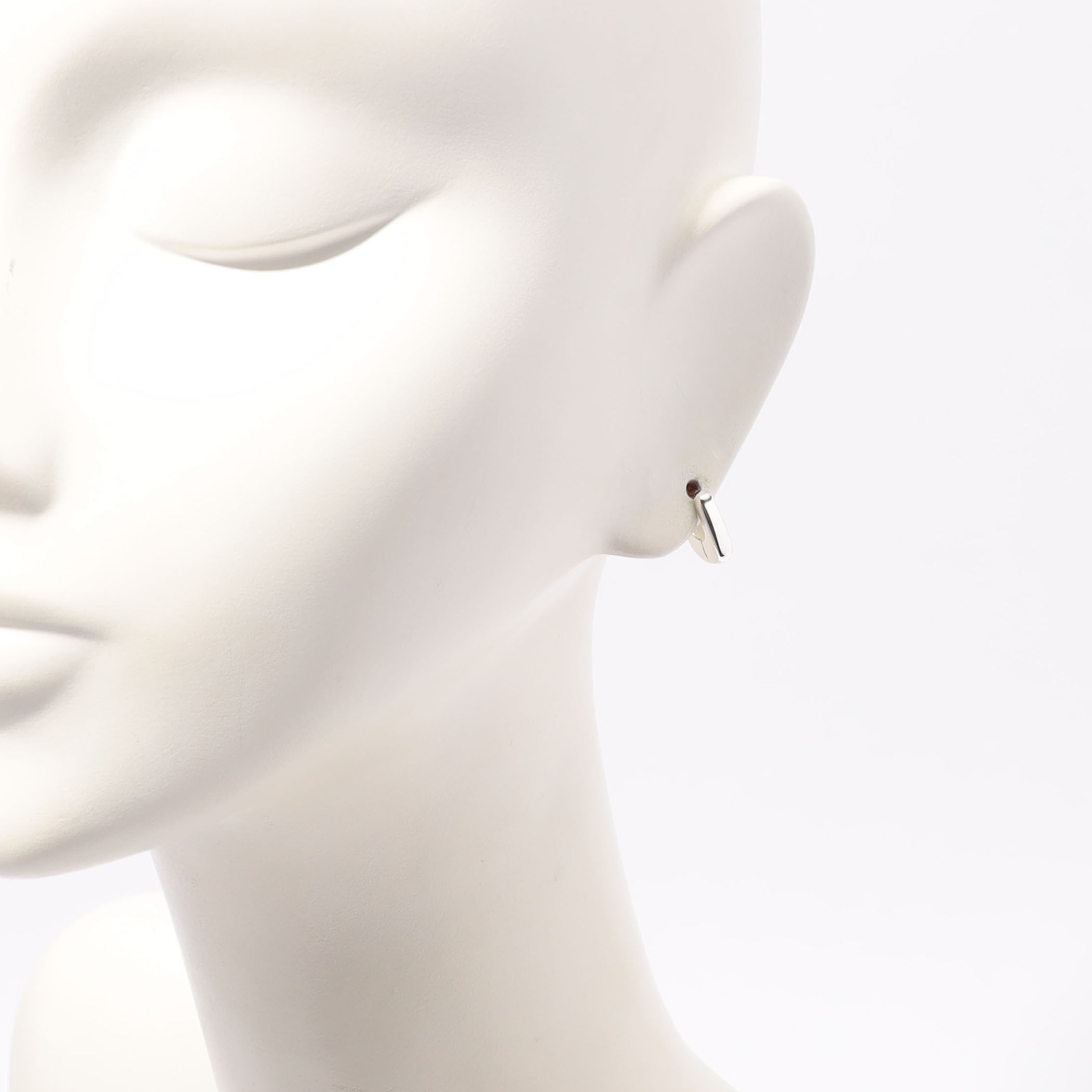 【2025年】エレガントファッションを上品に着 Yoo Kara LENNOX 公式通販 フープピアス｜トゥモローランド アクセサリー