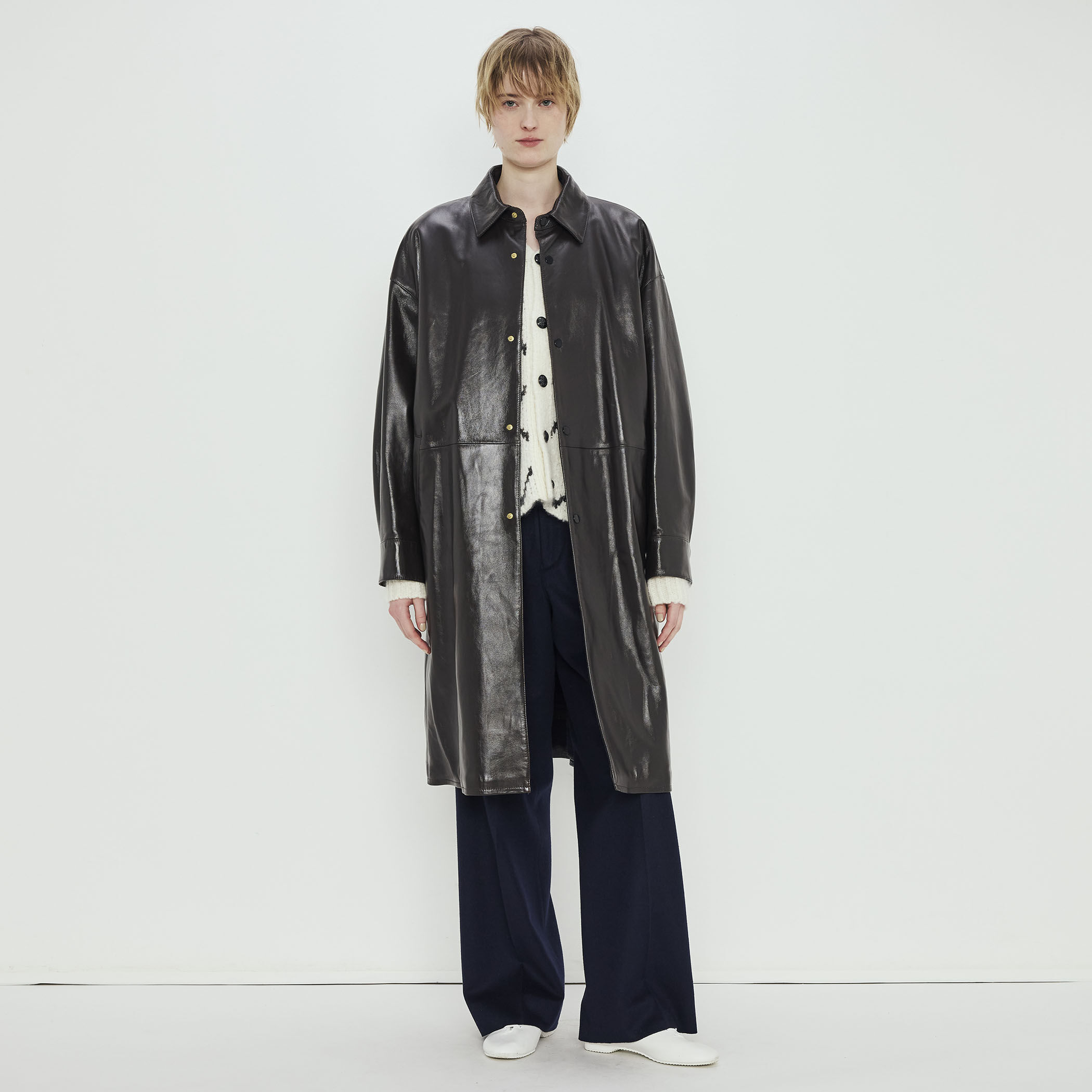 パテントレザー ステンカラーコート｜トゥモローランド 公式通販