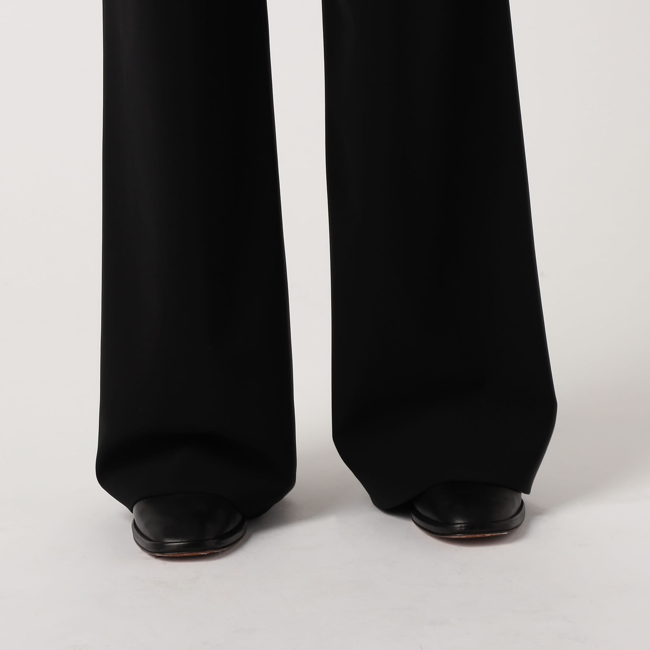 【みさん様】HYKE 裾広がり　しっかり　パンツ　ブラック　黒 HYKE(ハイク)】 STRETCH WIDE LEG PANTS｜PARIGOT ONLINE