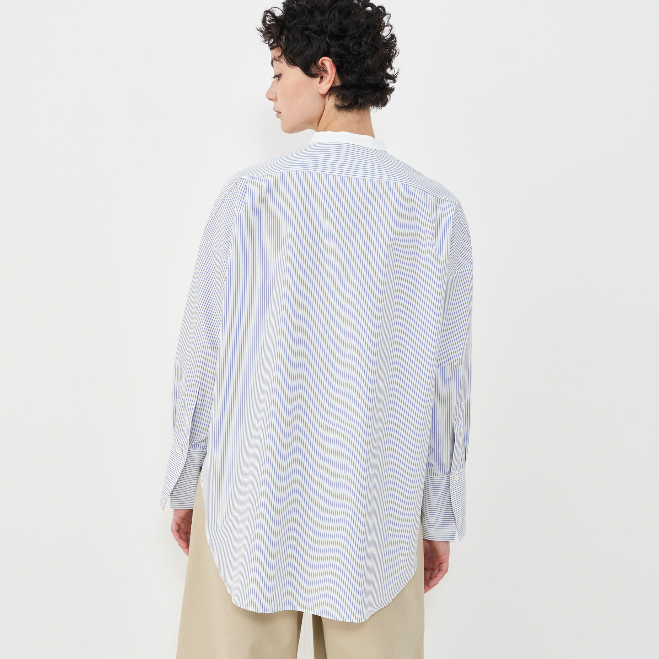 【極美品】24SS ギャルリーヴィー コットンブロード ブザムシャツ ブルー コットンブロード ブザムシャツ｜トゥモローランド 公式通販