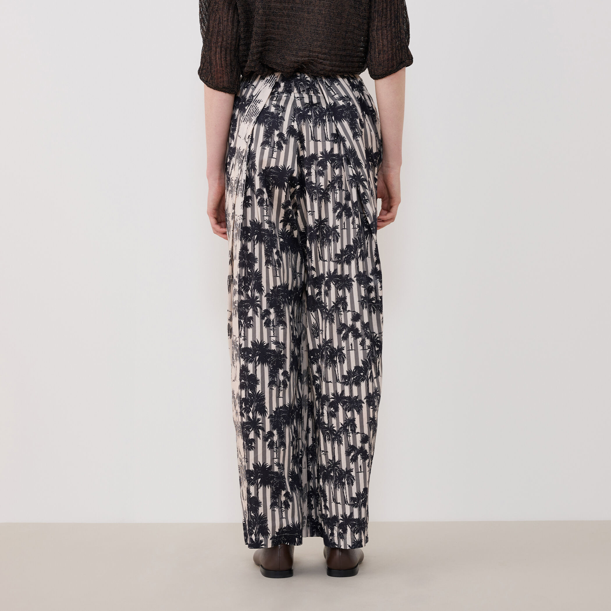 コースタルフローラプリント アシンメトリーパンツ