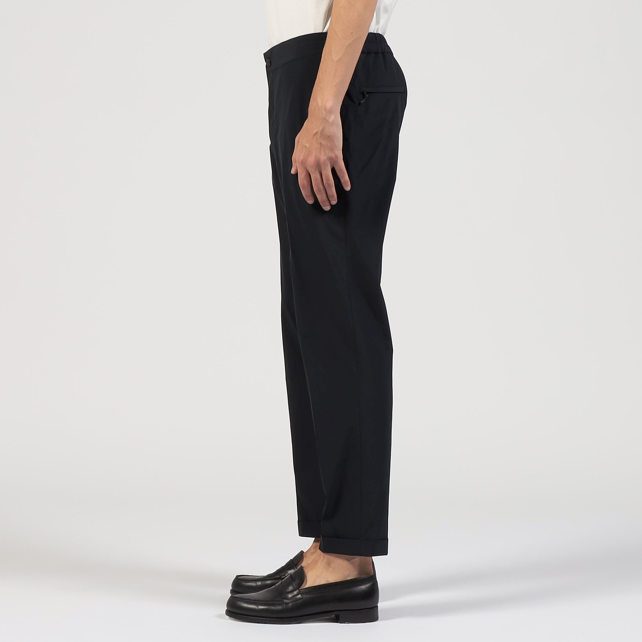 ナイロンポリウレタン ノープリーツスリムパンツ｜トゥモローランド