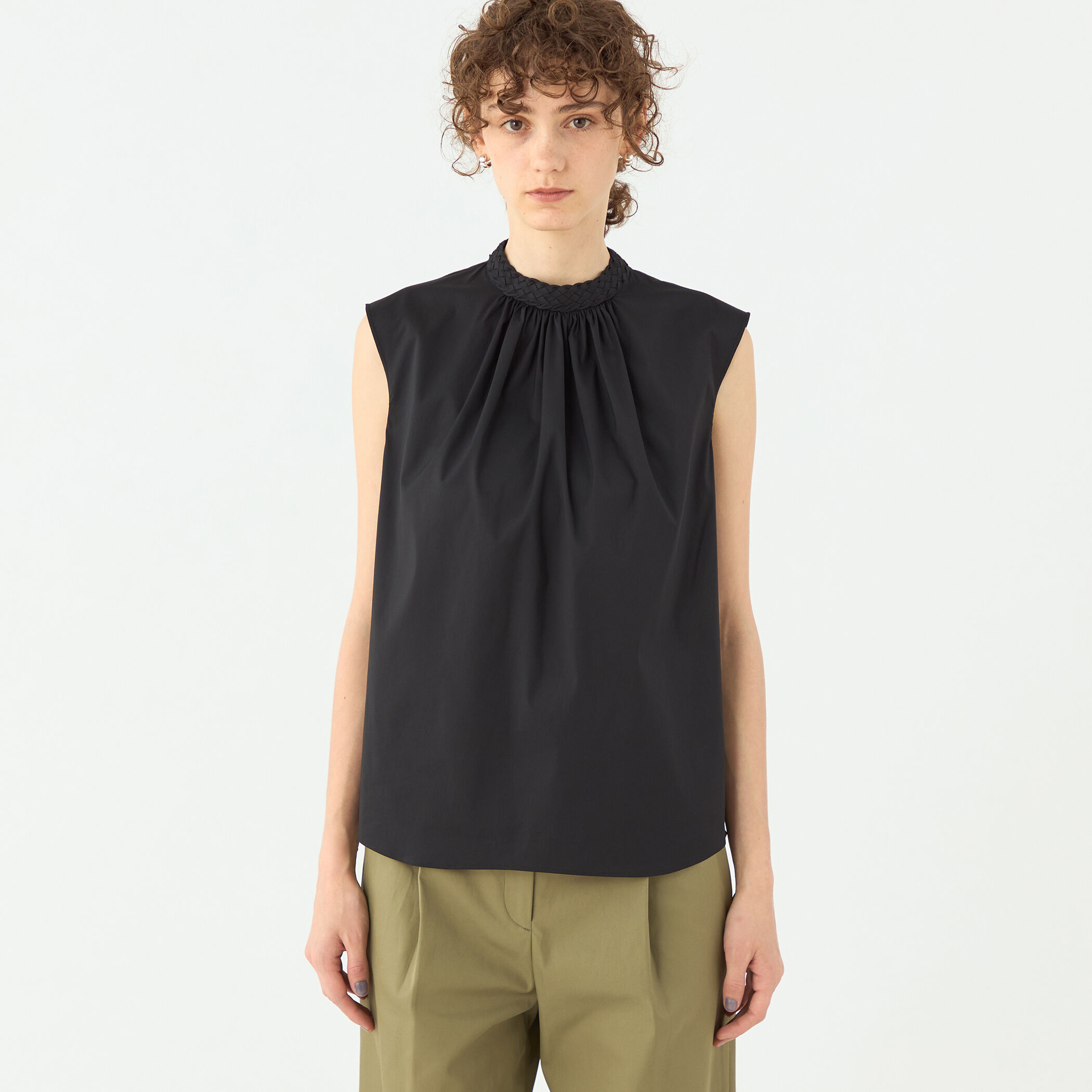 ストレッチブロード ハイネックブラウス｜トゥモローランド 公式通販