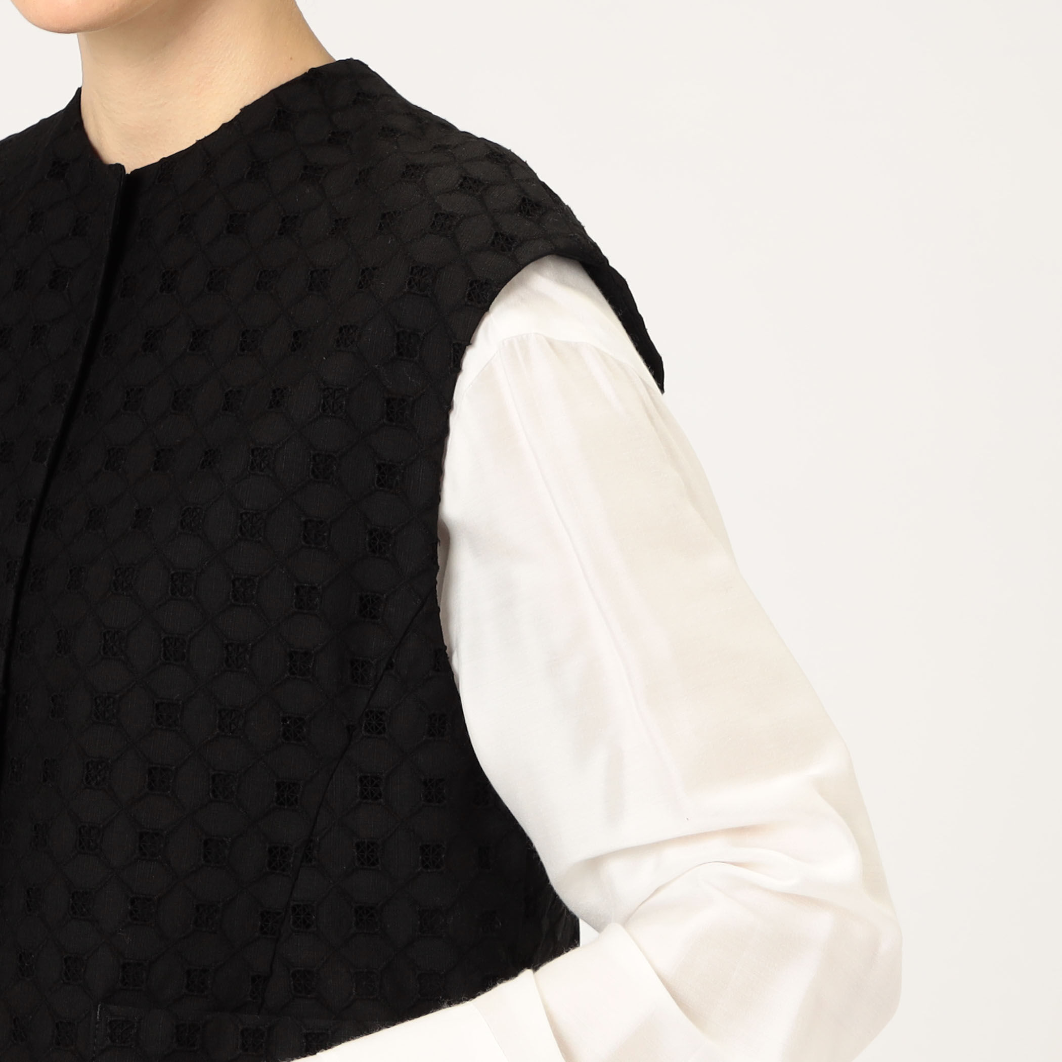 コットンエンブロイダリーコクーンジレ｜トゥモローランド 公式通販