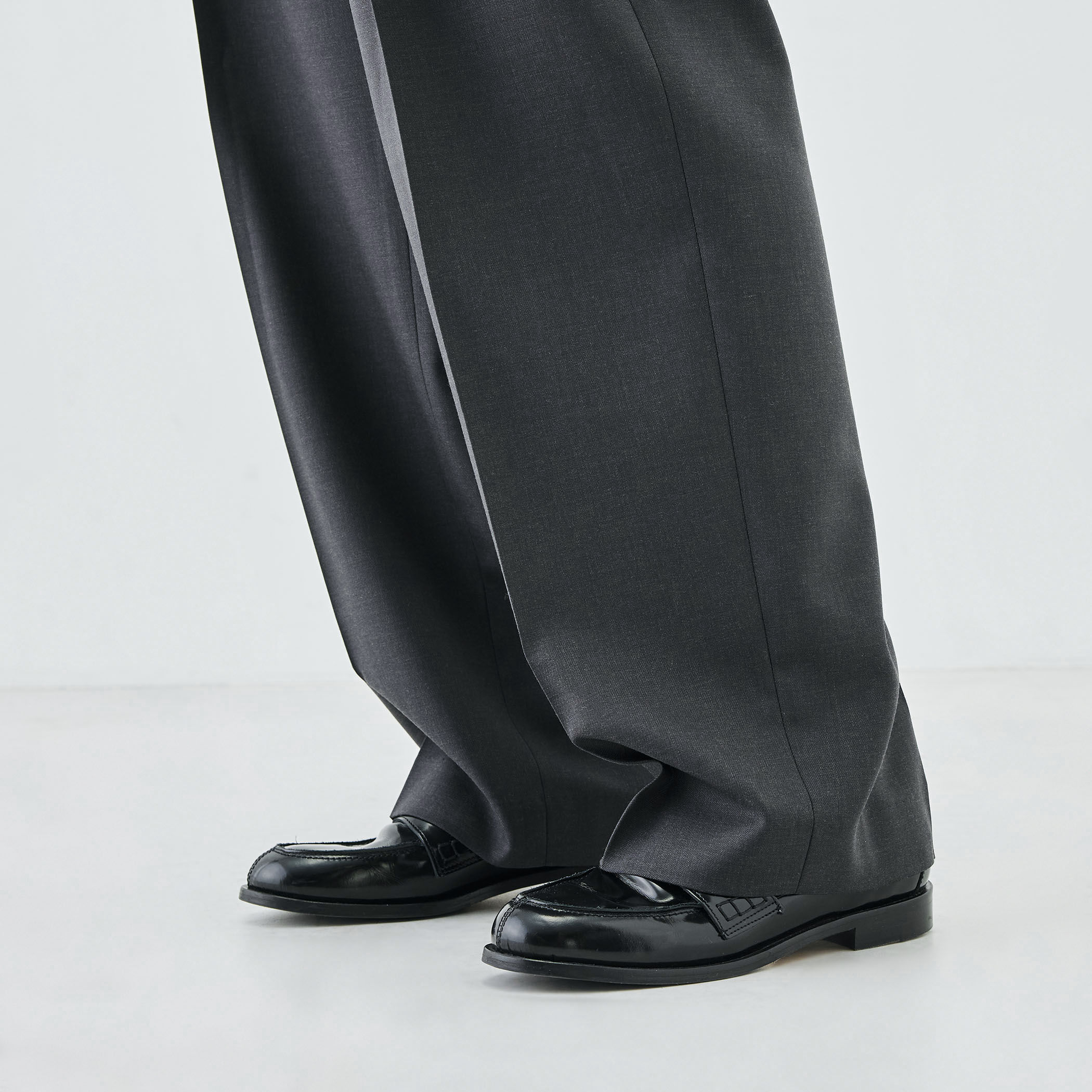 ドライツイル スラックスパンツ｜トゥモローランド 公式通販