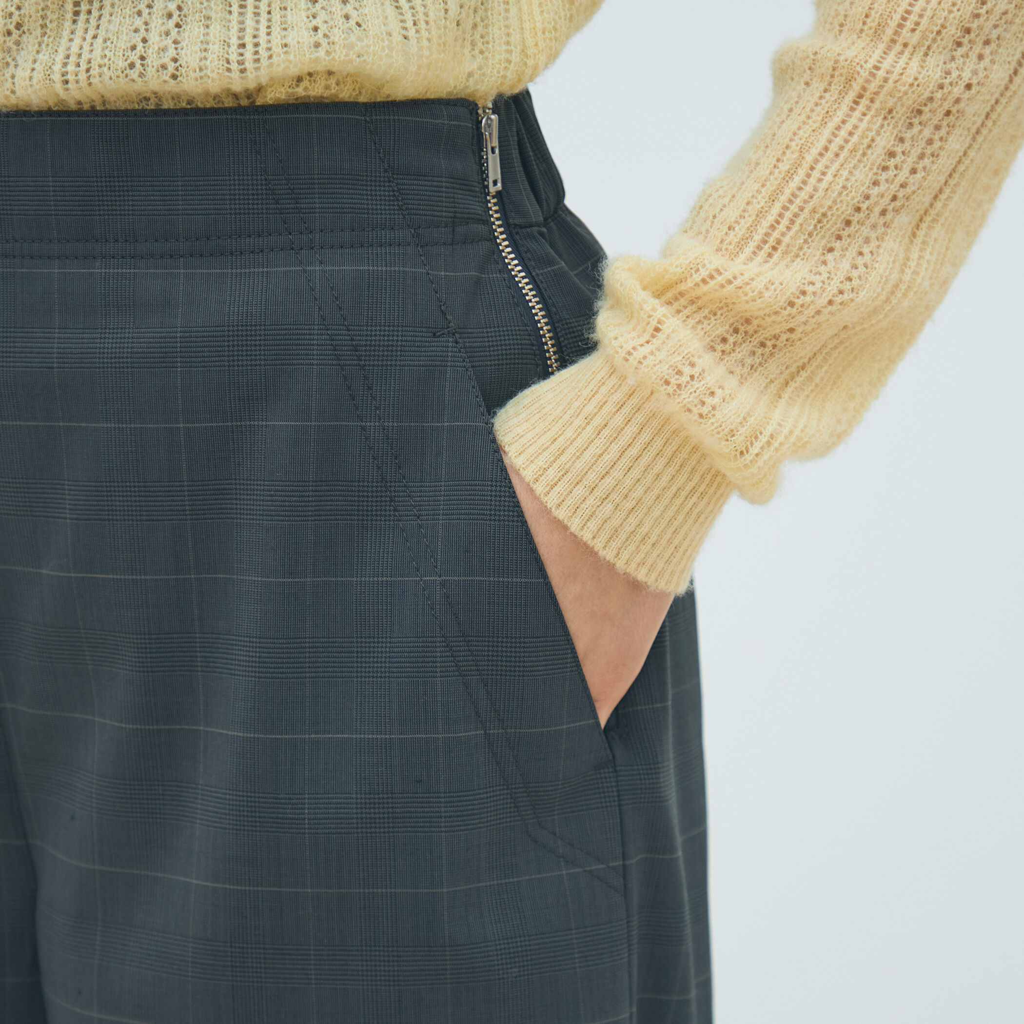 ポリエステルウールストレッチチェック フレアパンツ