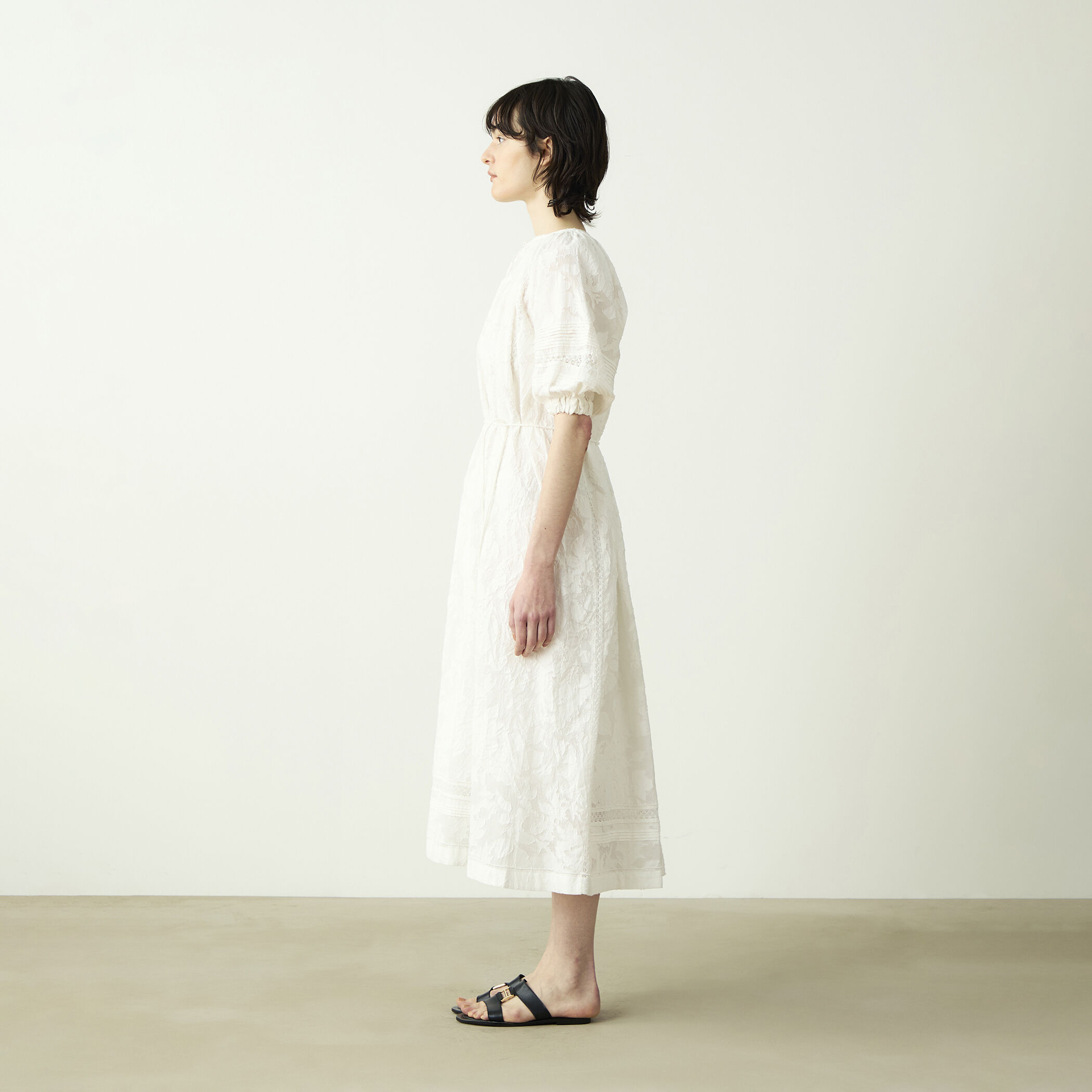 コットンカットジャカード パフスリーブワンピース｜トゥモローランド