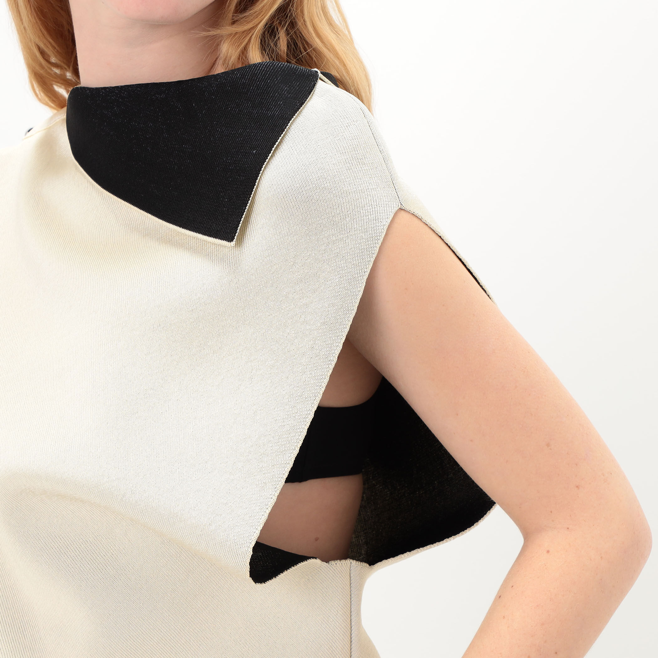 JACQUEMUS LA MAILLE TRAPEZE アシメトリートップ｜トゥモローランド