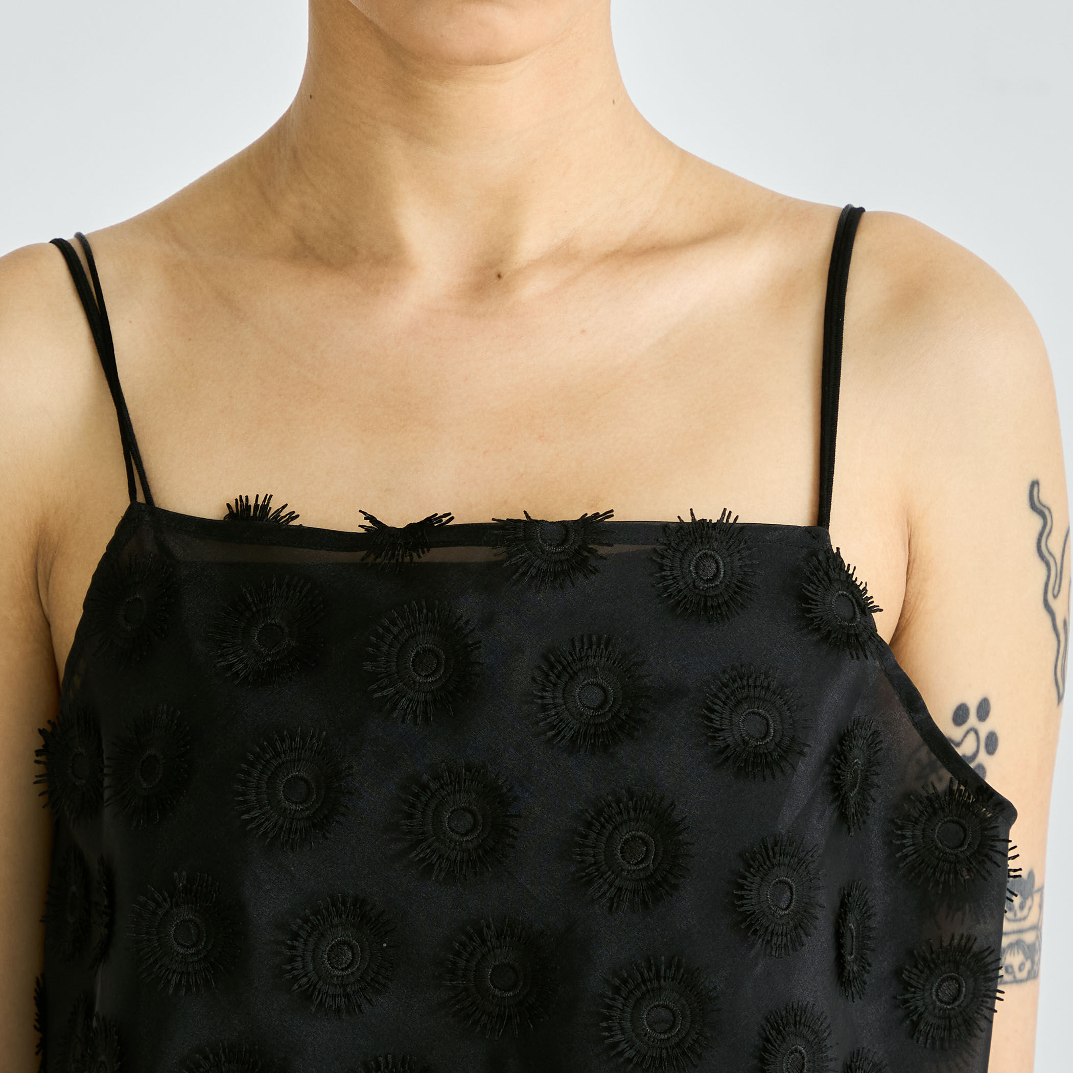 フラワーエンブロイダリー キャミソール｜トゥモローランド 公式通販