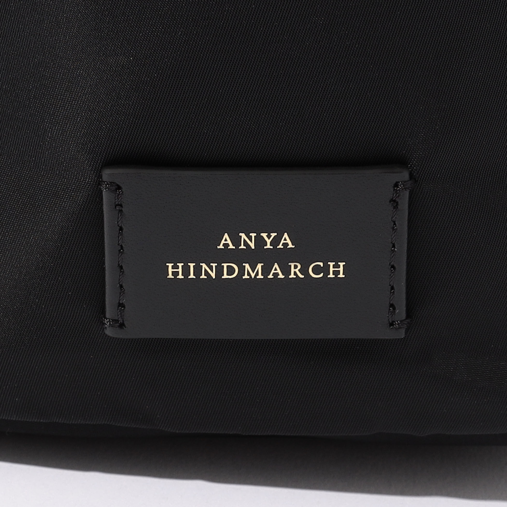 ANYA HINDMARCH Eyes ドローストリングポーチ｜トゥモローランド 公式