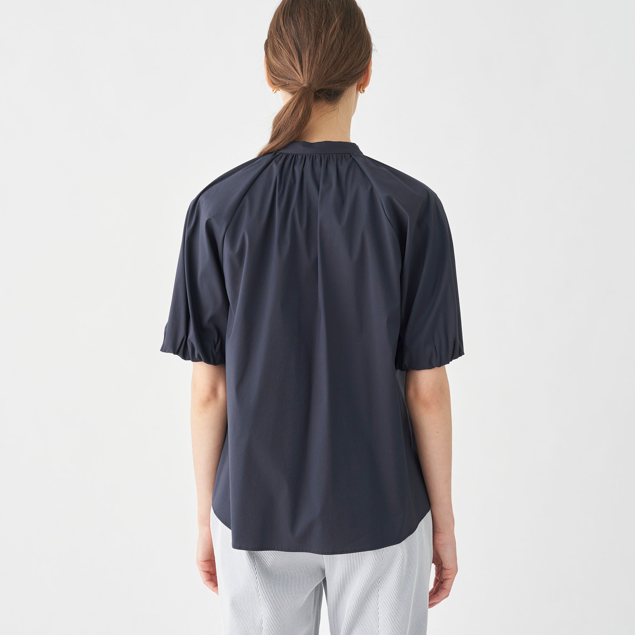 ストレッチブロード パフスリーブブラウス｜トゥモローランド 公式通販