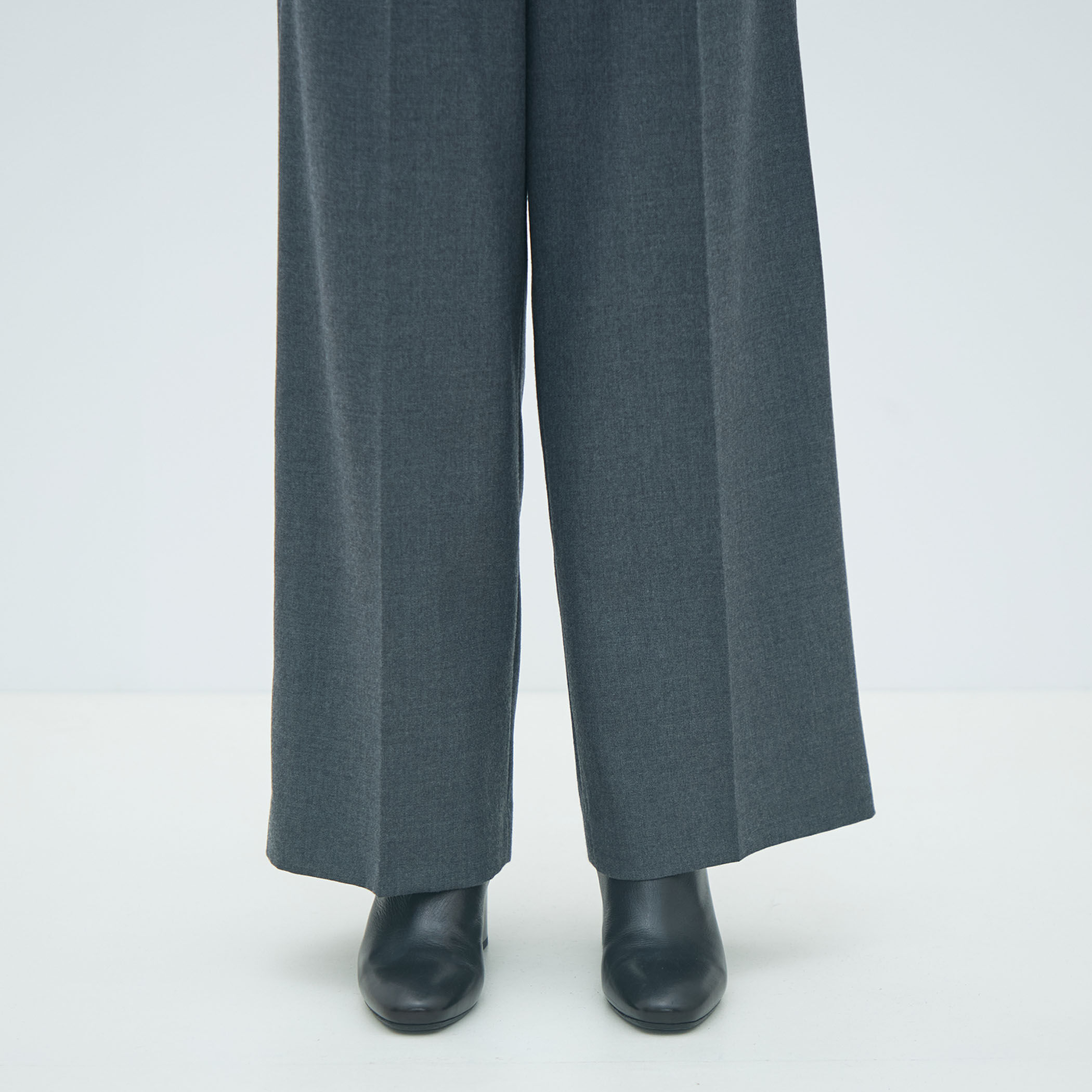 ウールナチュラルストレッチ タックストレートパンツ