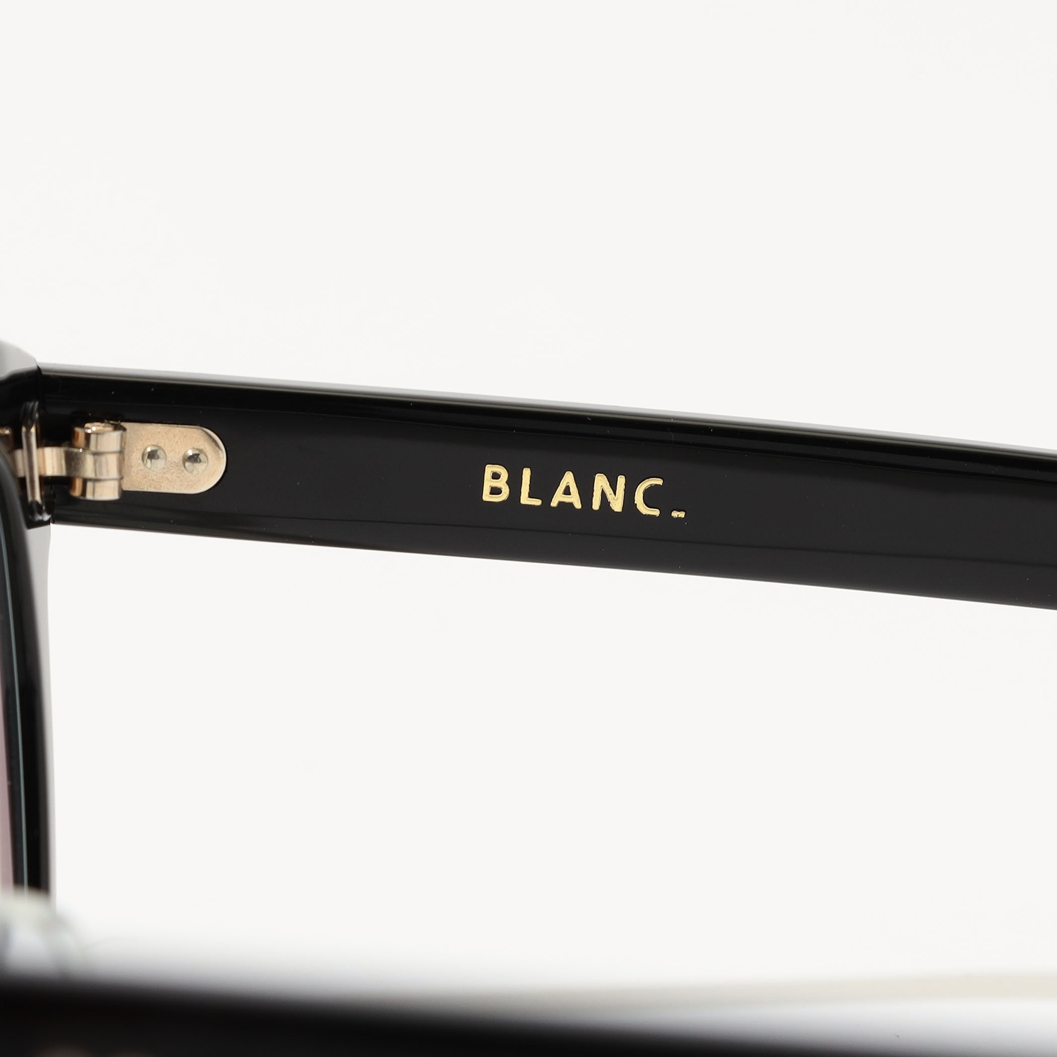 ぽ*ん様 未開封 Chaos B0045 アイウェア サングラス BLANC..（ブラン） 取り入れやすい、ボストンシェイプの新作サングラス