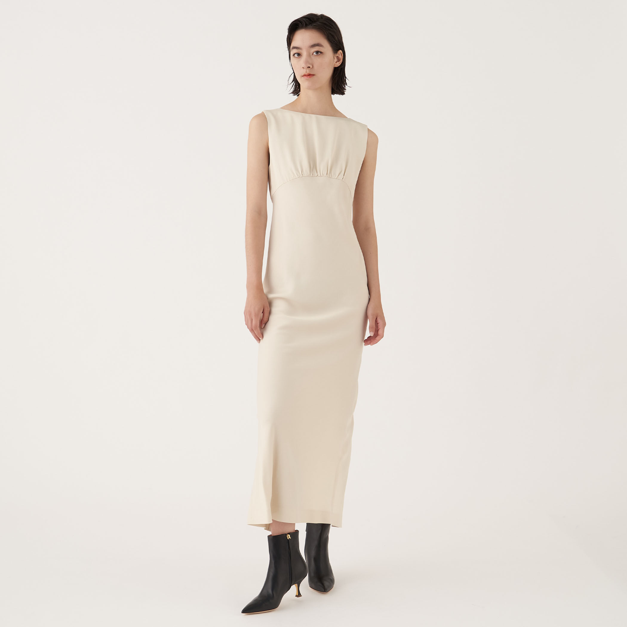 ワンエィティ グロッシーサテン Iラインマキシワンピース｜トゥモローランド 公式通販