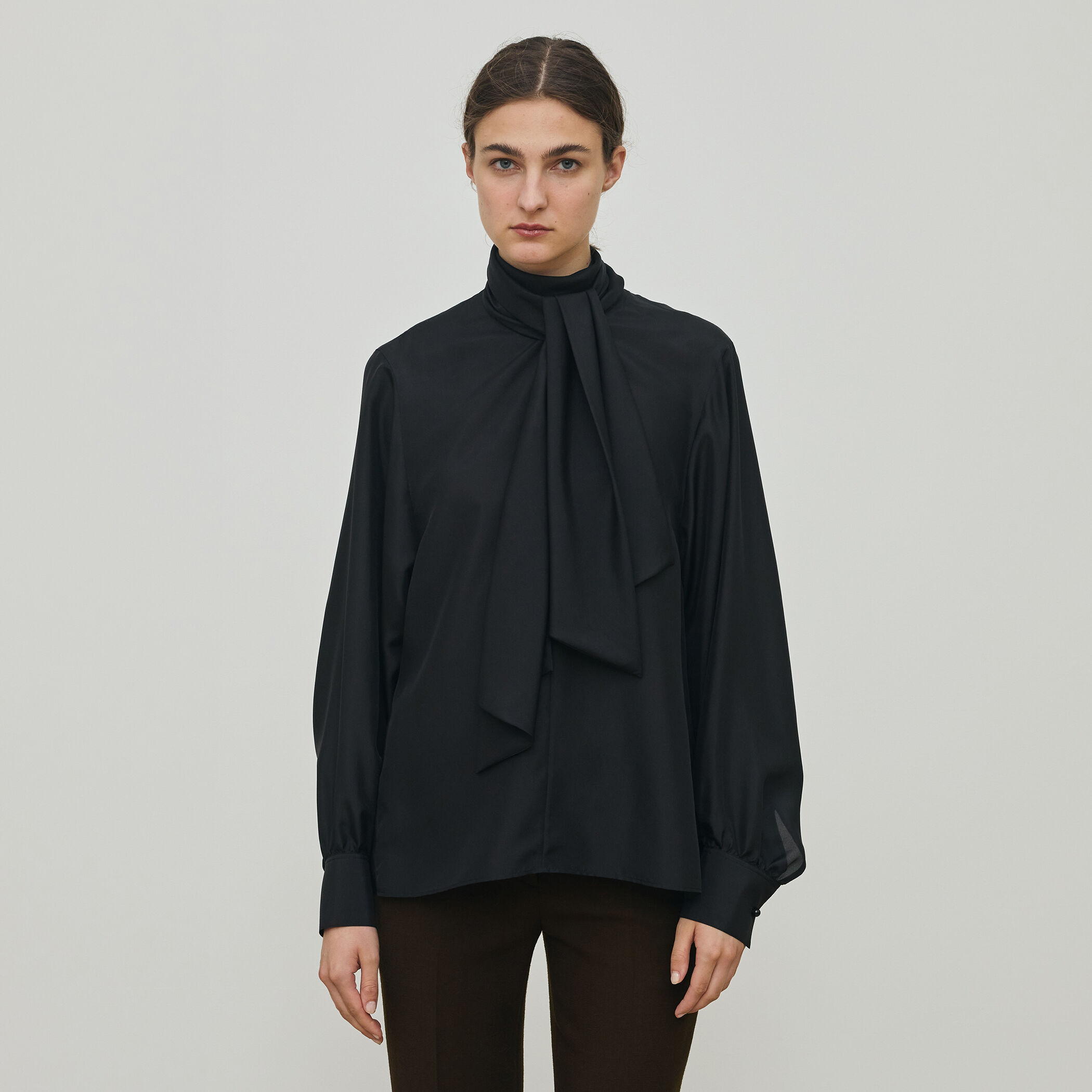 【ドゥロワー】バックペプラムショートコート（M）七分袖　シルクウール　ブラック ウールカシミヤシルク ミラノリブ ニットブルゾン | TOMORROWLAND (Men