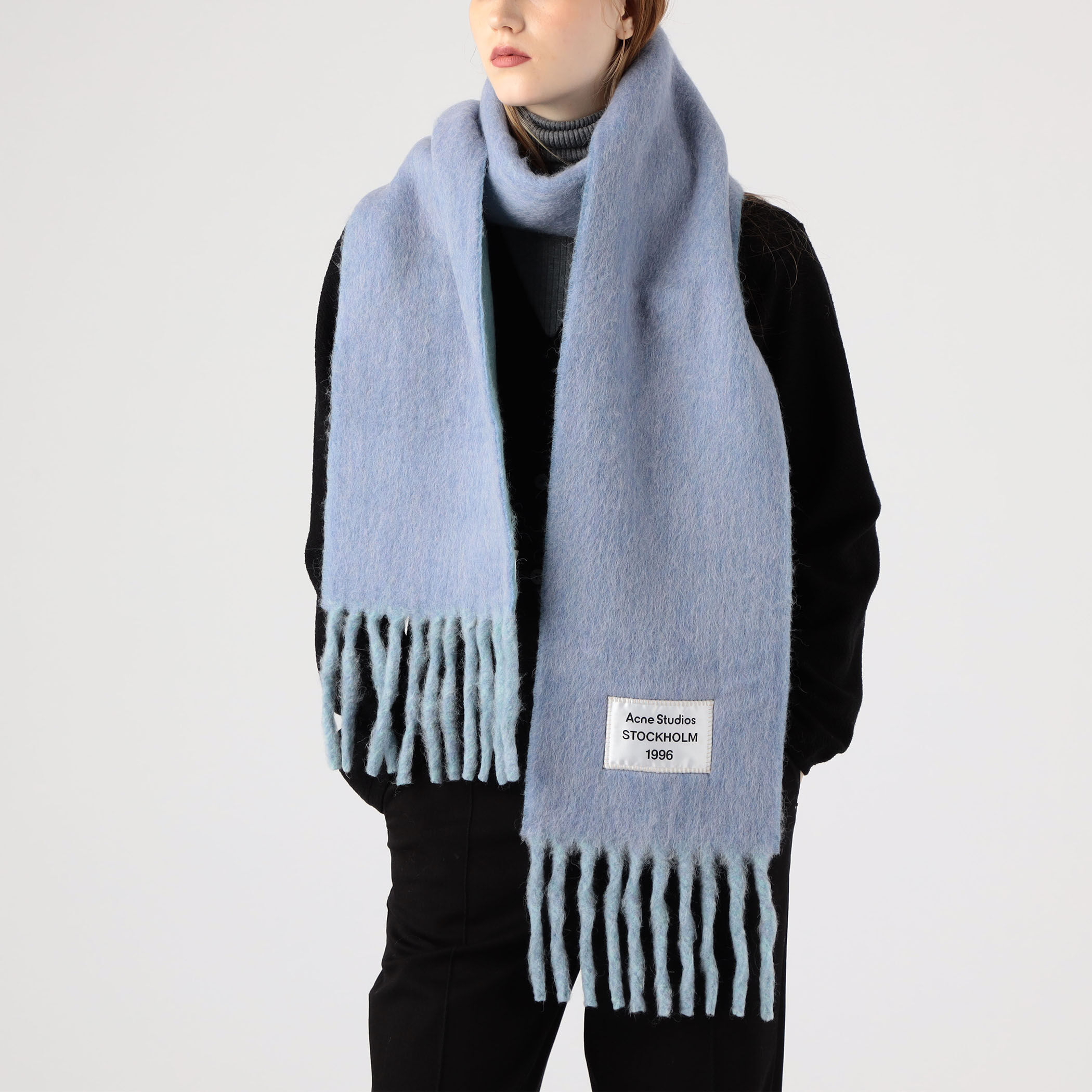 Acne Studios ロゴラベル フリンジスカーフ｜トゥモローランド