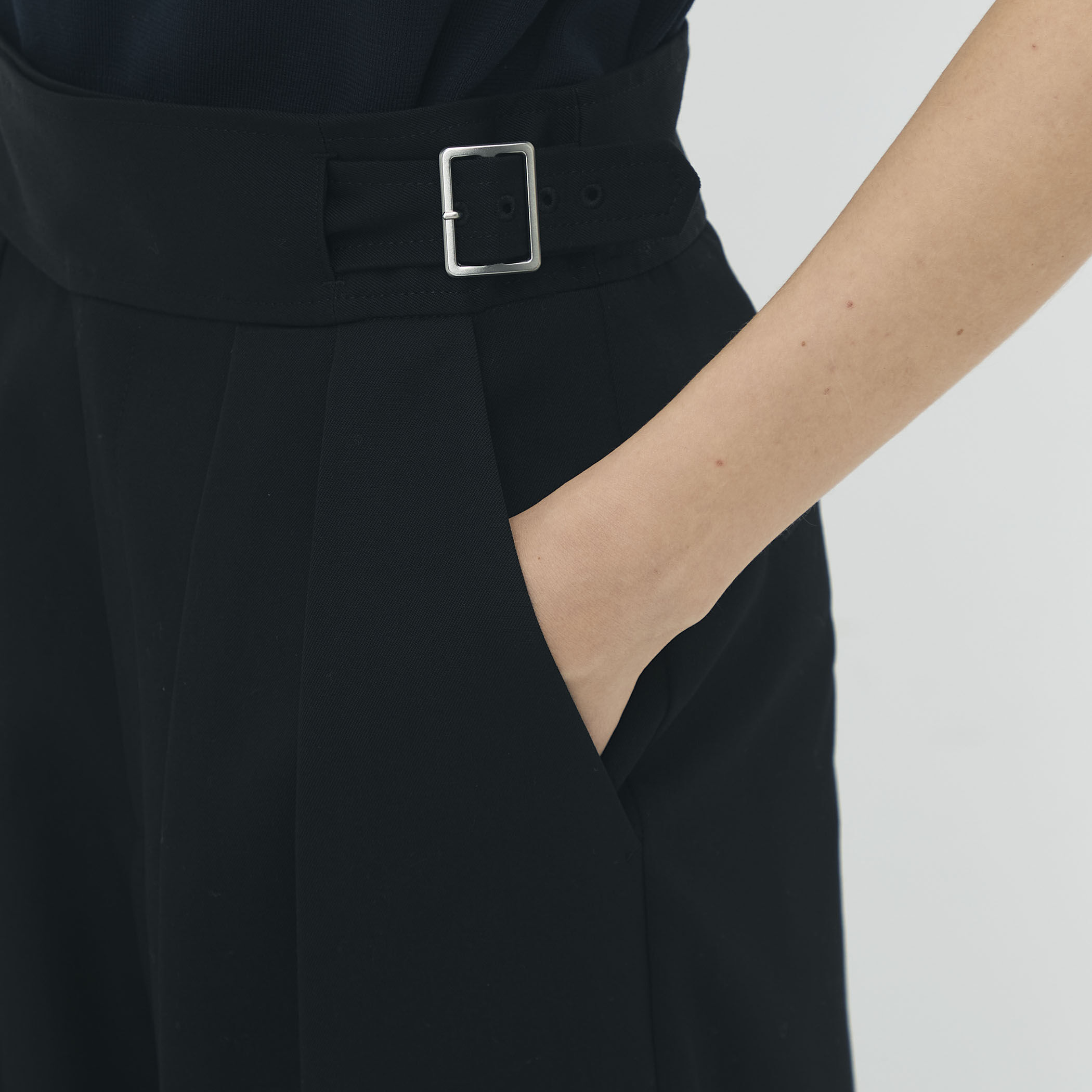 ウールライトギャバジン グルカパンツ｜トゥモローランド 公式通販