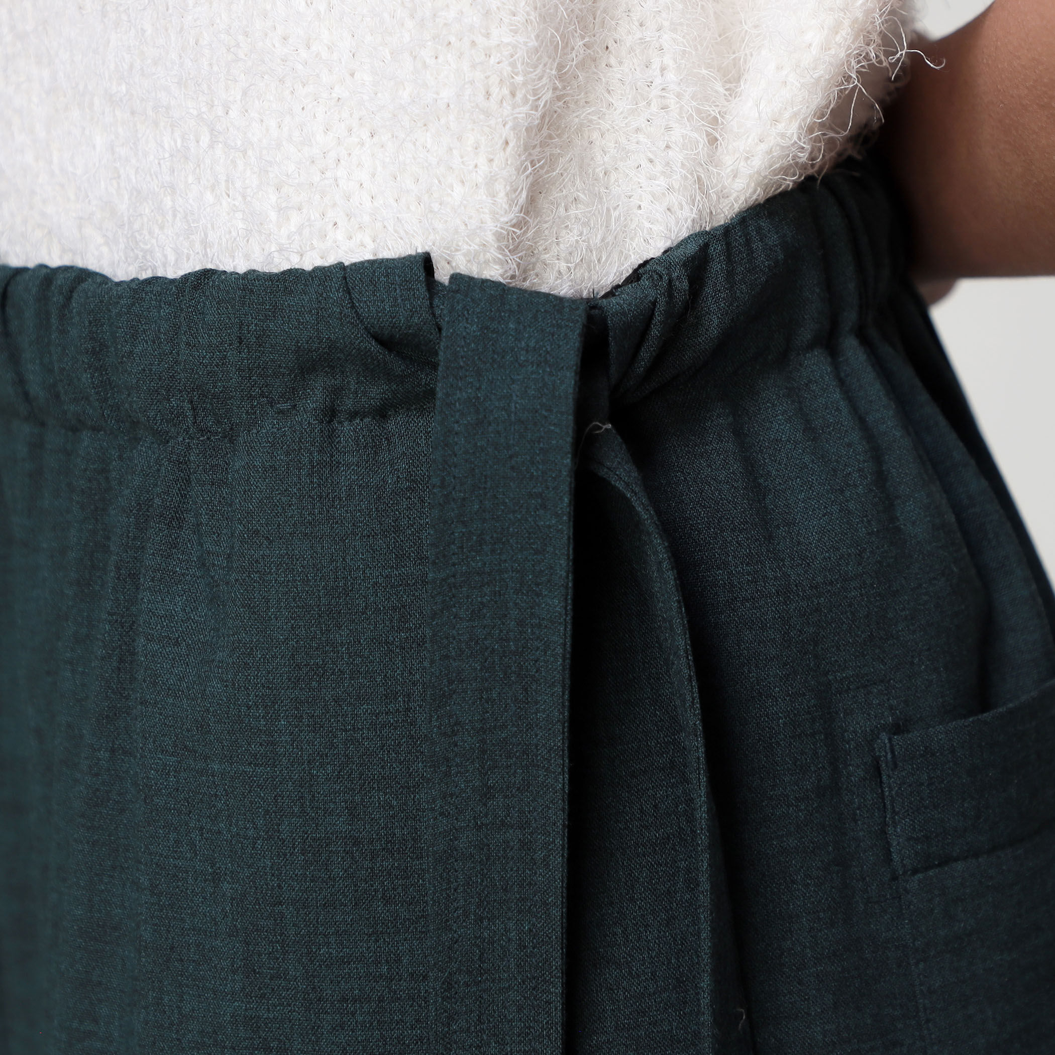 ウールトロ ドローストリングパンツ｜トゥモローランド 公式通販