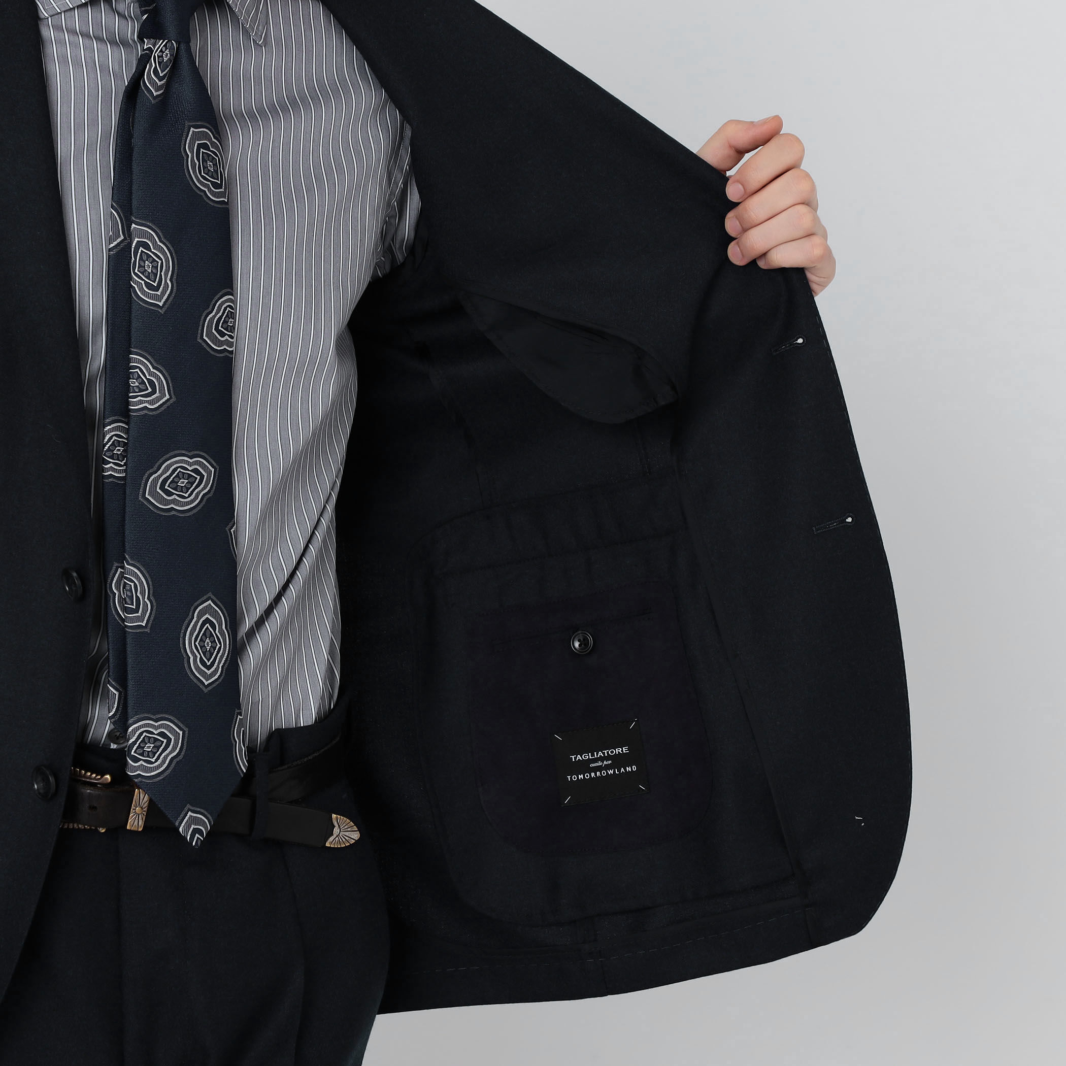 別注】TAGLIATORE ウールサキソニー シングルブレステッド2Bスーツ