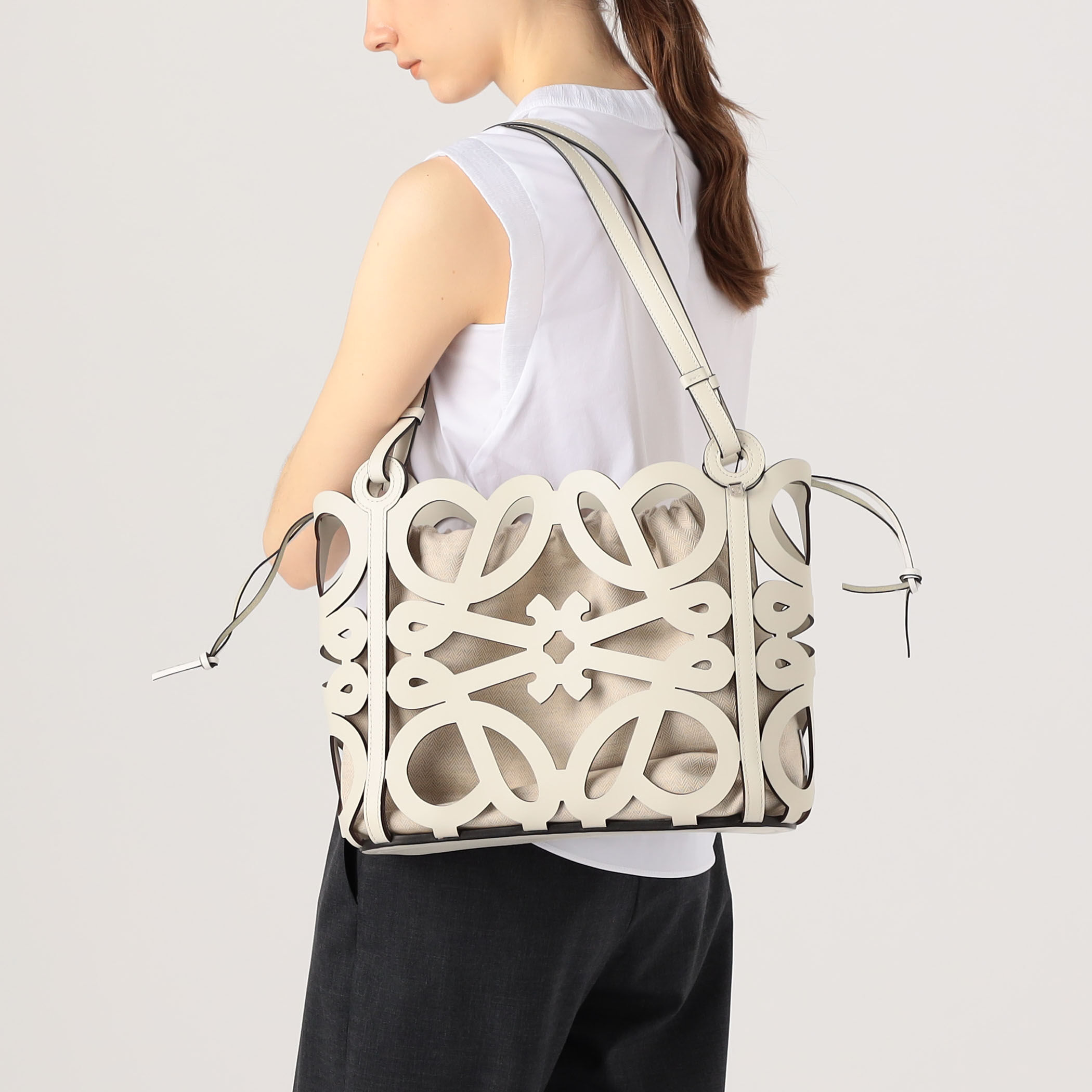 LOEWE アナグラムカットアウト｜トゥモローランド 公式通販