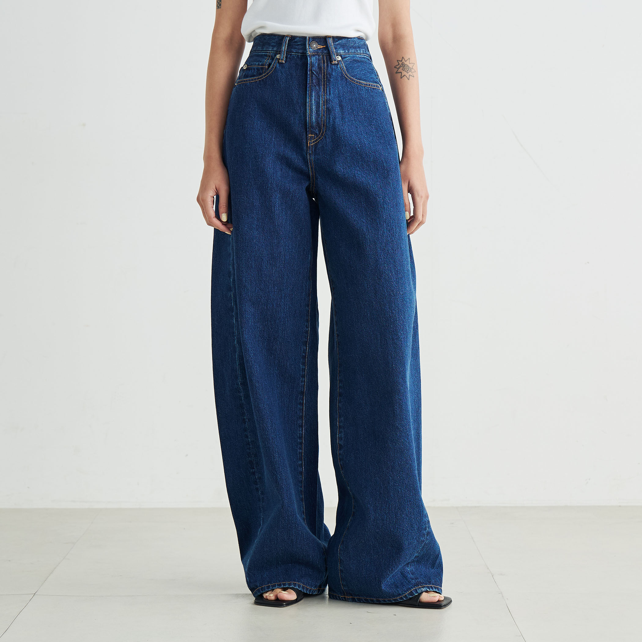 エッセンシャルデニム バルーンパンツ｜トゥモローランド 公式通販