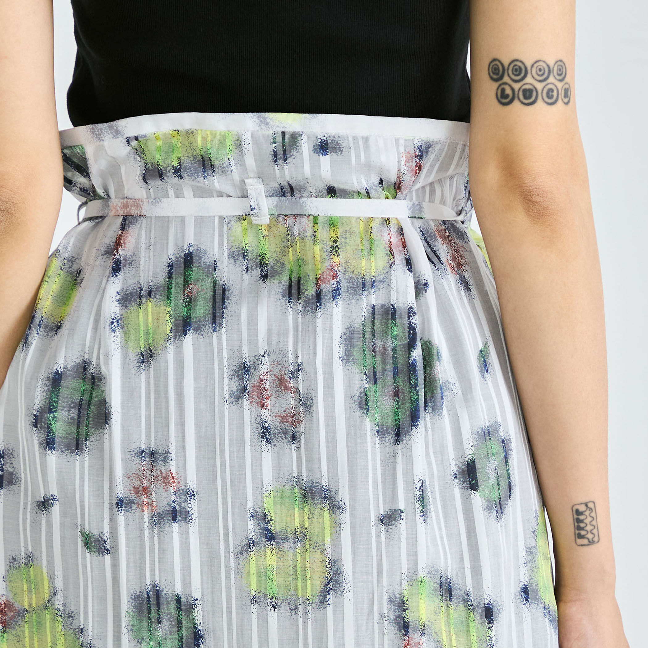 フラワープリント ラップスカート｜トゥモローランド 公式通販