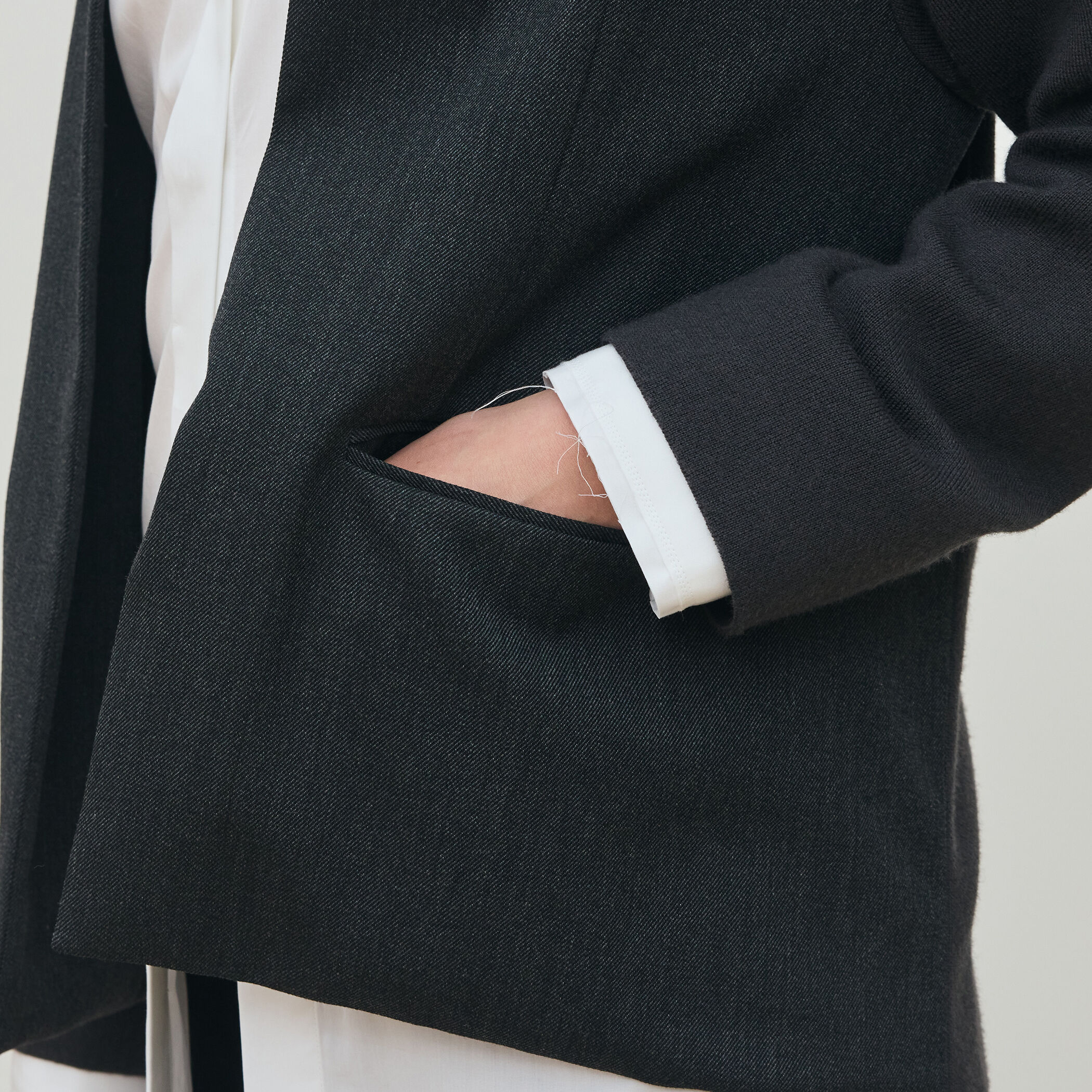 ウールファブリックコンビ クルーネックジャケット｜トゥモローランド