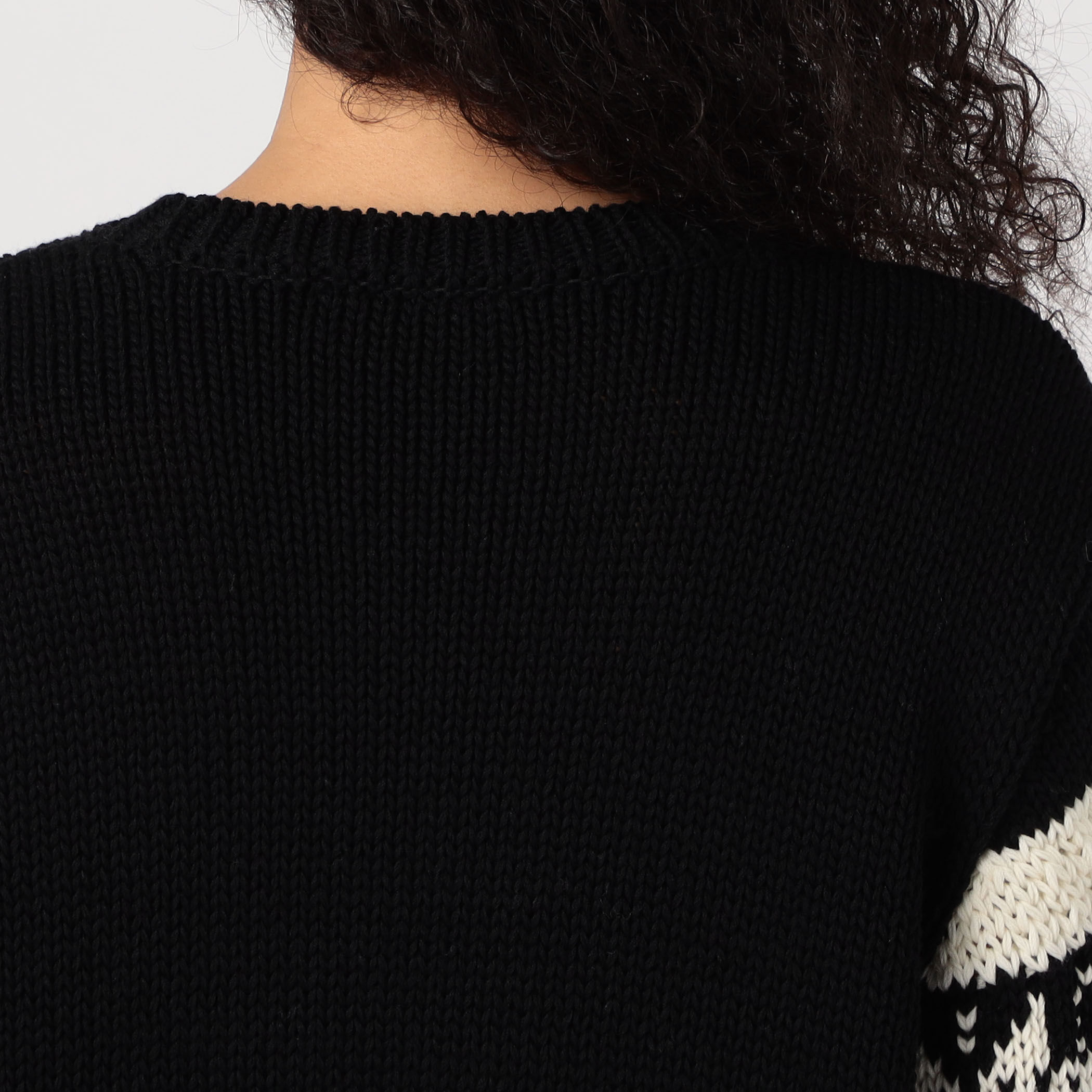 モノトーンジャカード クルーネックプルオーバー｜トゥモローランド