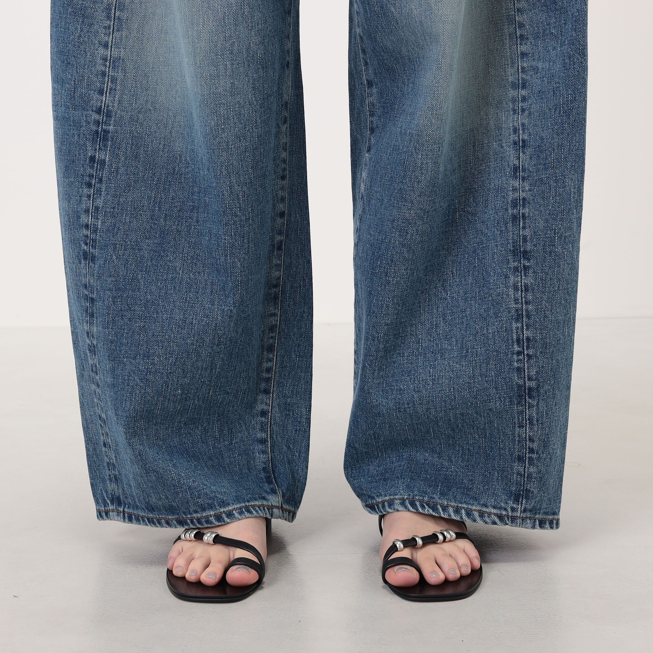HYKE BARREL-LEG JEANS バレルレッグデニムパンツ｜トゥモローランド