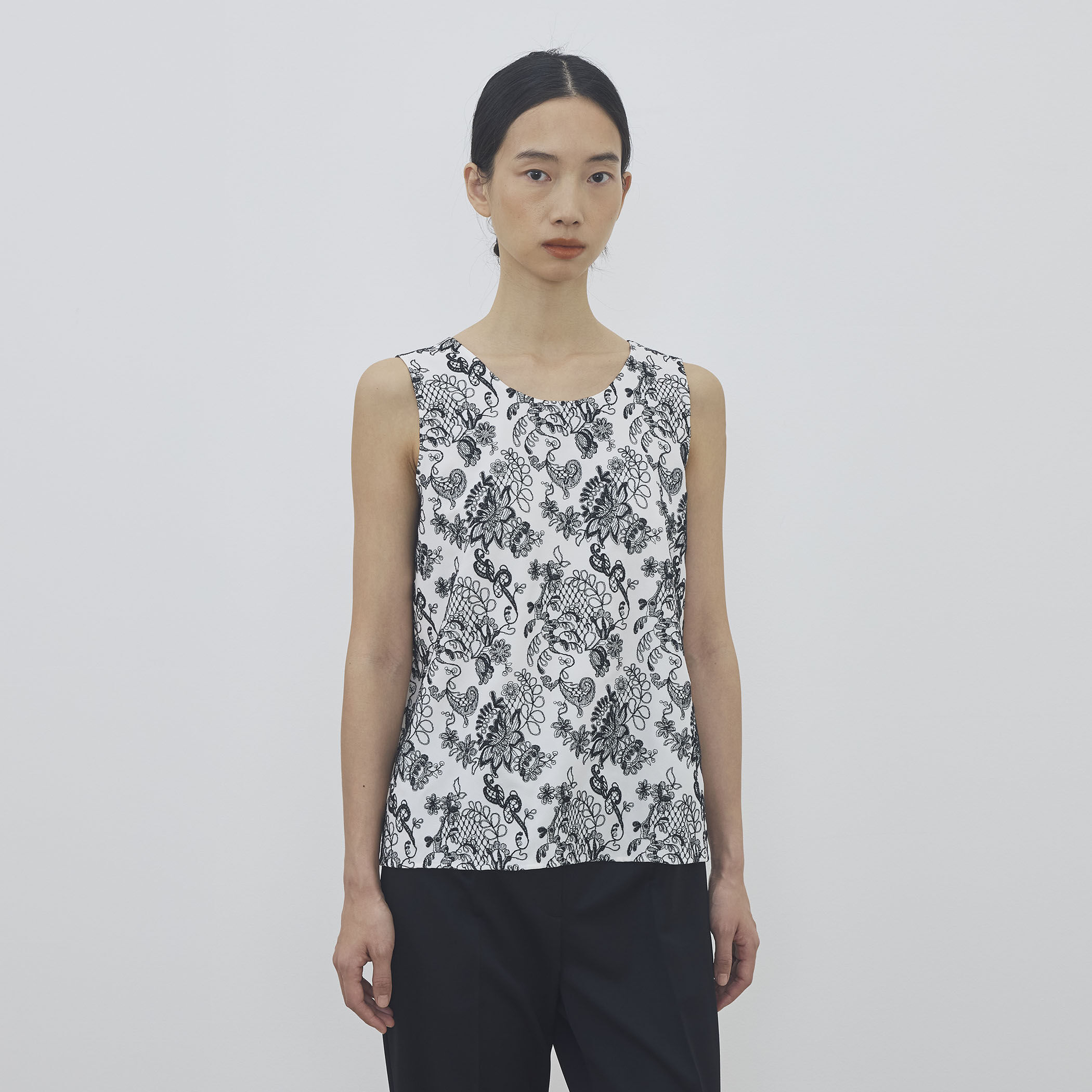 マリンレースエンブロイダリー ノースリーブトップス