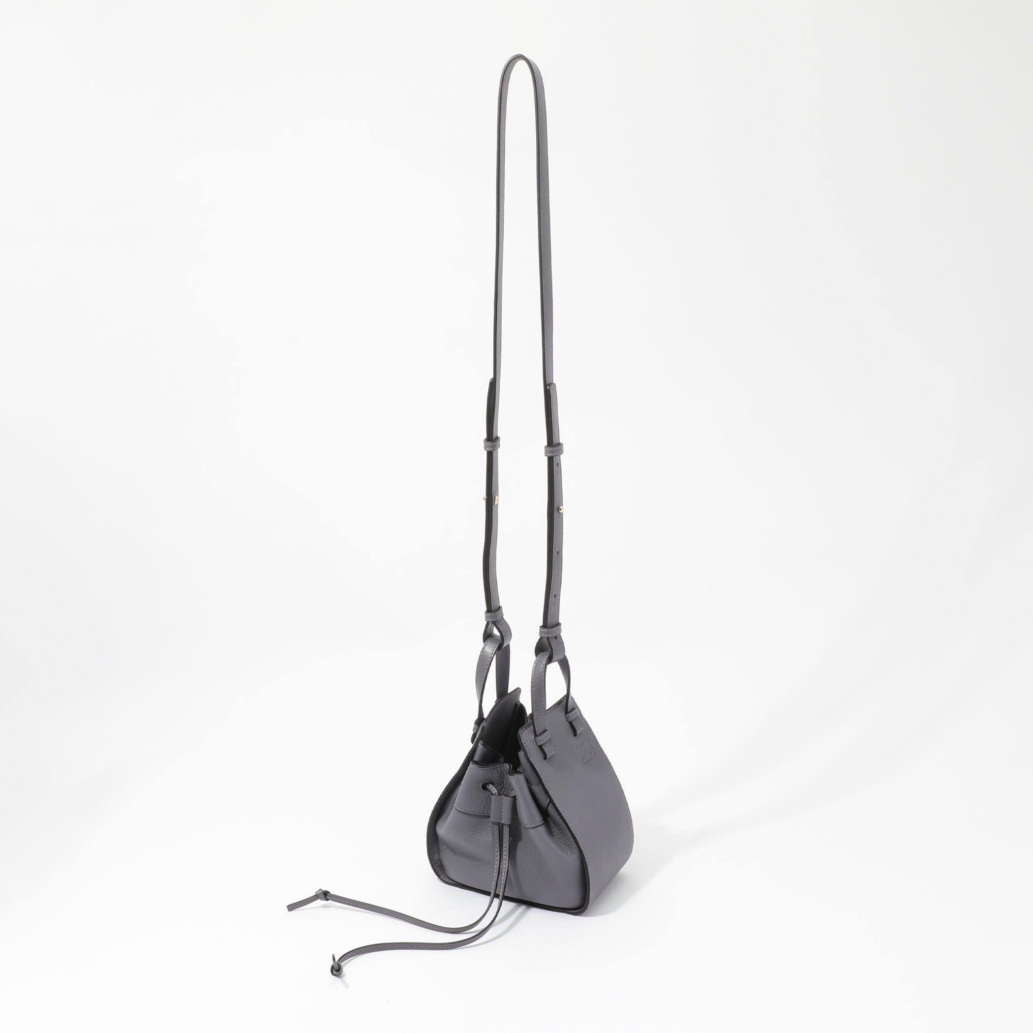 LOEWE ハンモックミニバッグ|トゥモローランド 公式通販 LOEWE ハンモックミニバッグ|トゥモローランド 公式通販