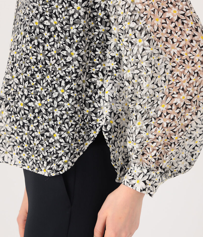 ドゥーブルフラワープリント ラッフルカラーブラウス  