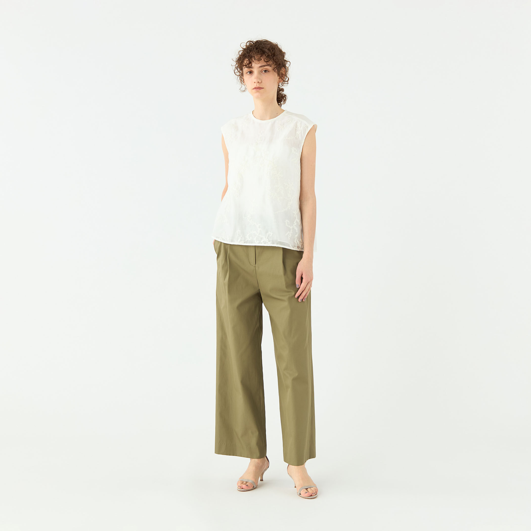 【TOMORROWLAND collection】スパンコールエンブロイダリー スリーブレスブラウス スパンコールエンブロイダリー スリーブレスブラウス