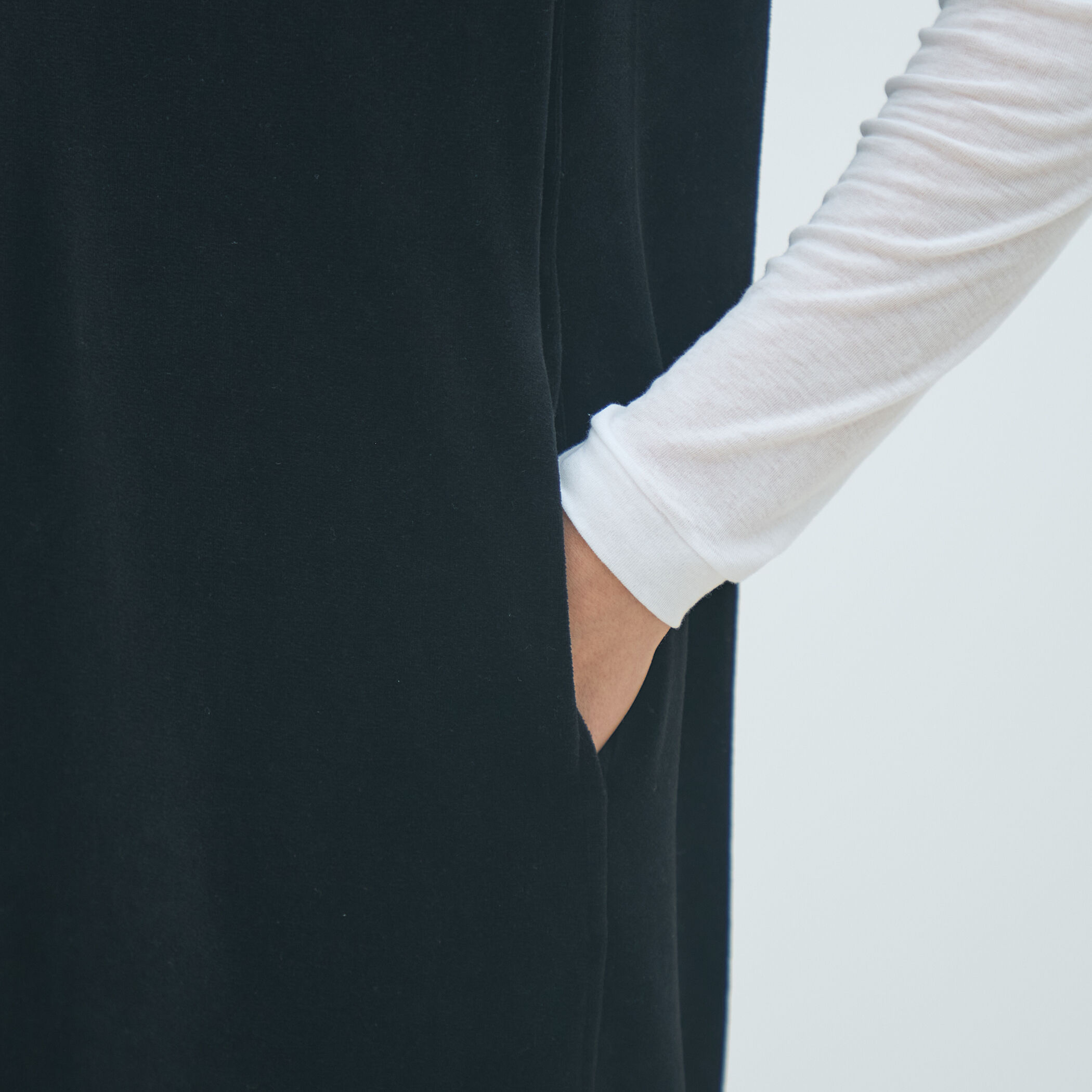 コットンポリエステルベロア Vネックワンピース｜トゥモローランド