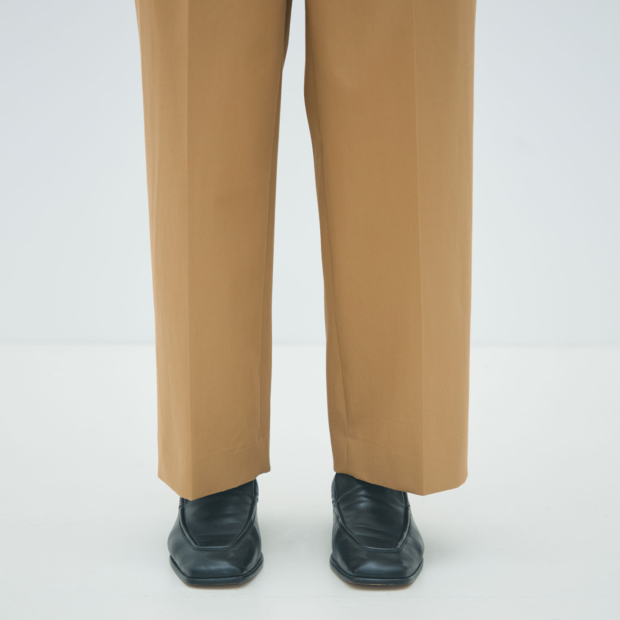 コットンチノ タックストレートパンツ｜トゥモローランド 公式通販