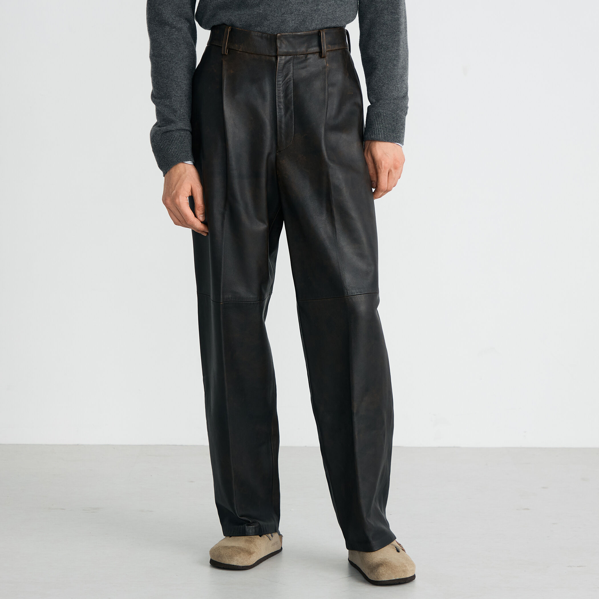 LIBEIRO レザースラックス　即完売品 クラッシュレザー スラックス｜トゥモローランド 公式通販