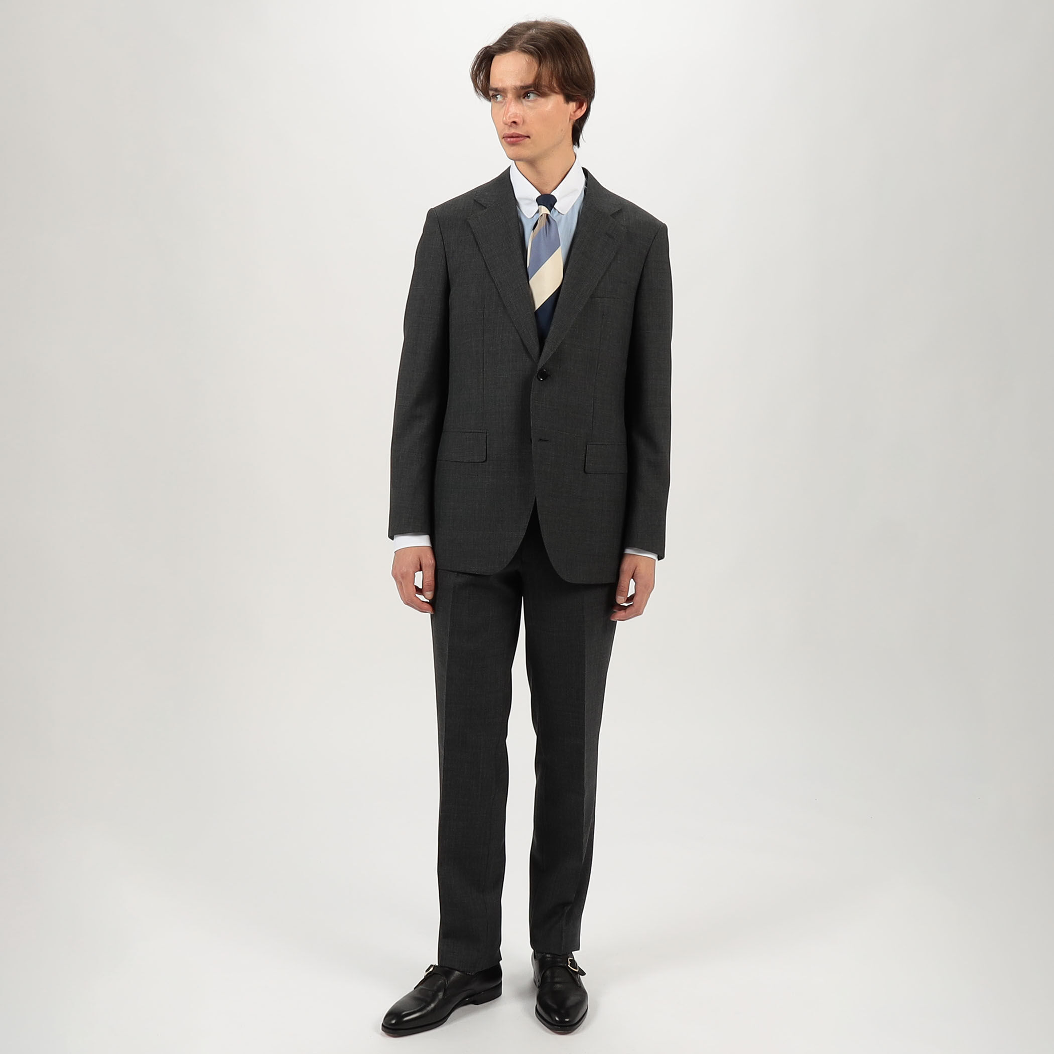 トゥモローランド　DORMEUIL ダークグレー ビジネススーツ TOMORROWLAND（トゥモローランド） セレモニースーツ カジュアルスーツ