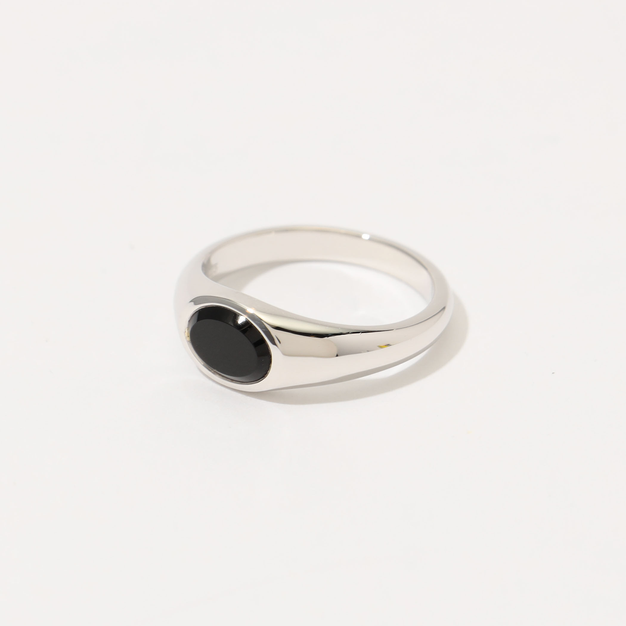 TOM WOOD Joe Ring Polished Onyx｜トゥモローランド 公式通販