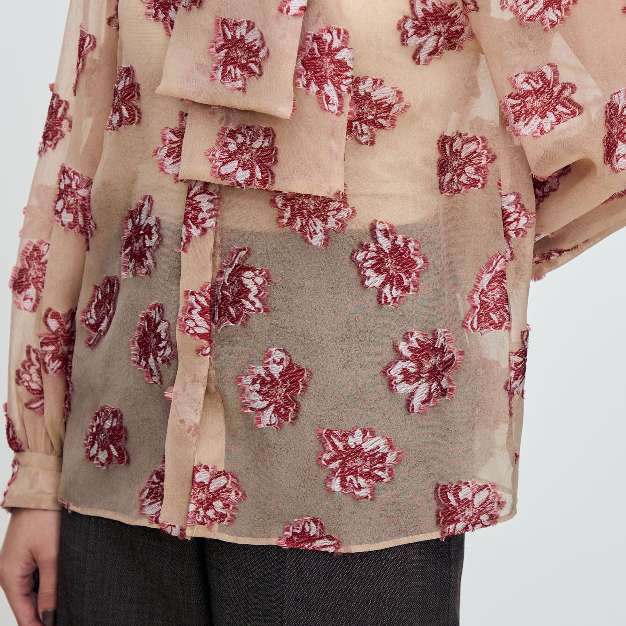 カットフラワージャカード ボリュームボウタイブラウス