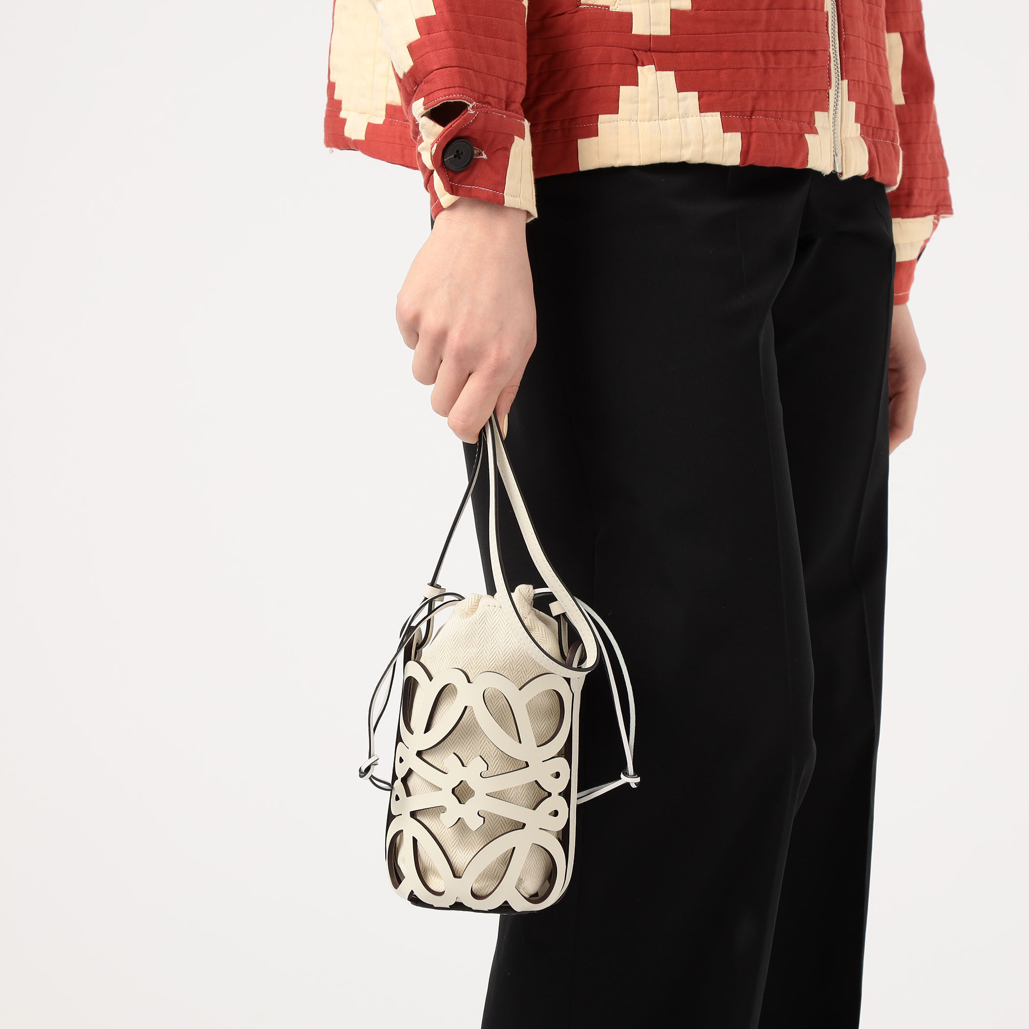 LOEWE アナグラムカットアウトショルダーバッグ