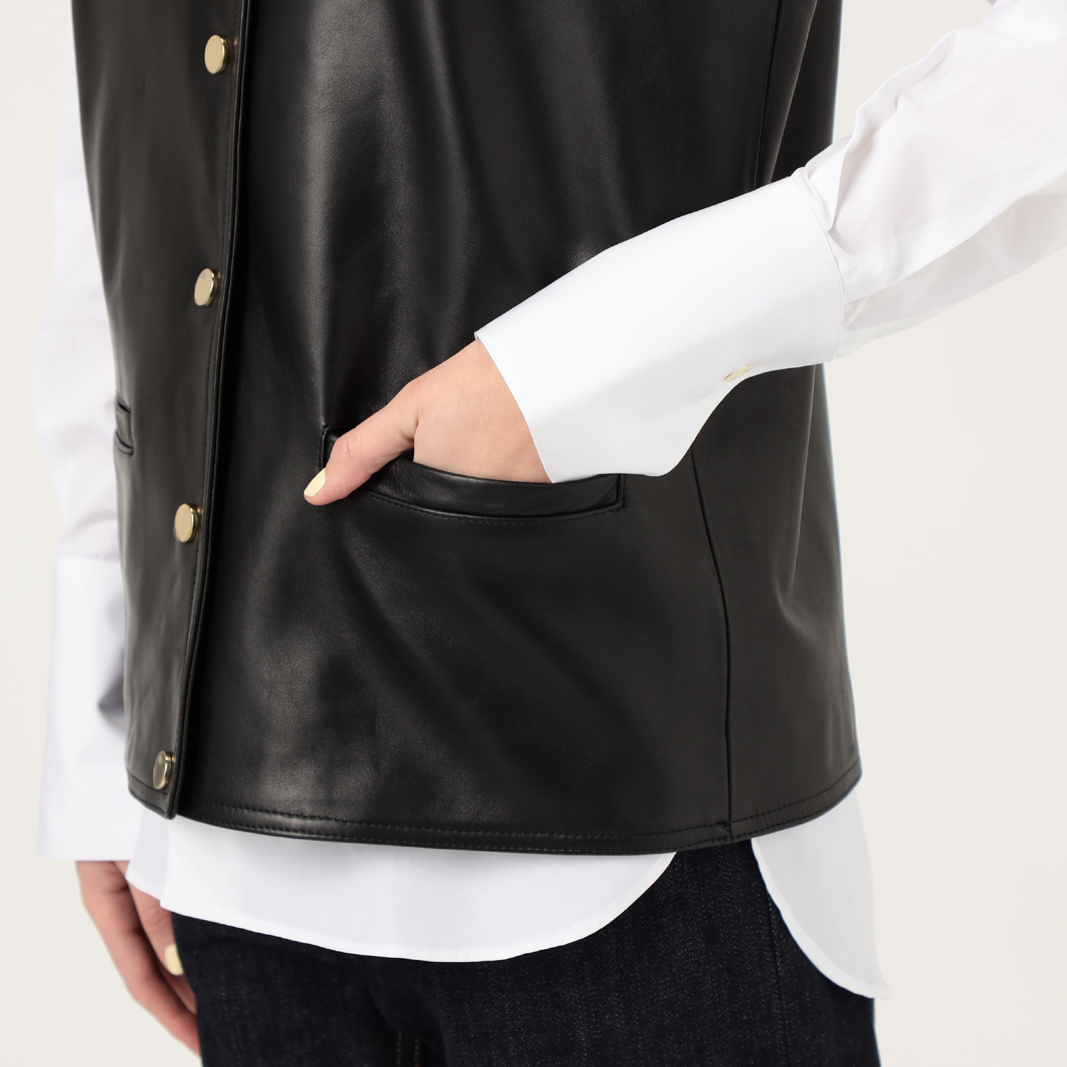 Tomorrowland Edition レザー　ダウンベスト　サイズ38 羊革 Tomorrowland Edition レザー ダウンベスト サイズ38 羊革 ダウン