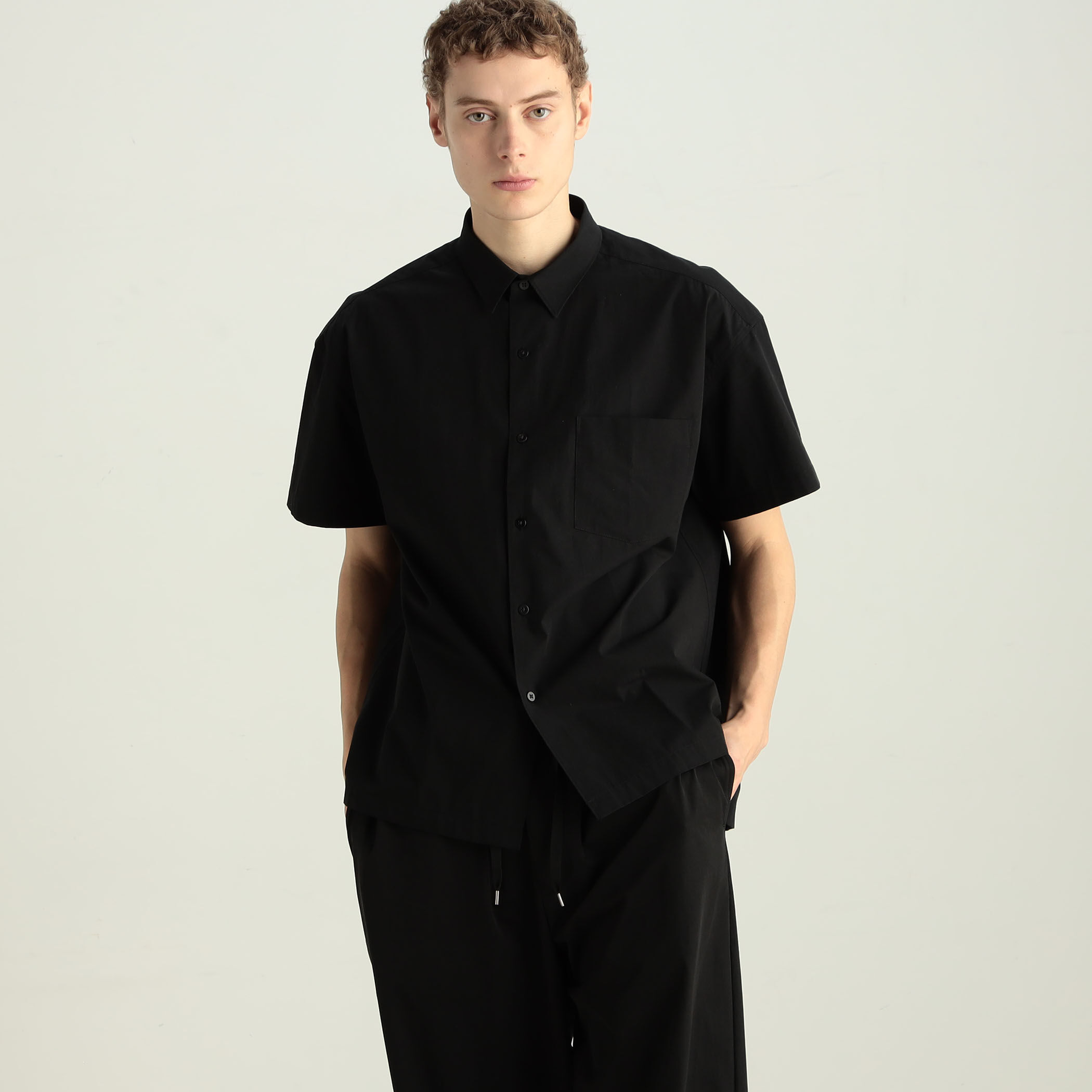 オーガニックタイプライターハーフスリーブシャツ｜トゥモローランド