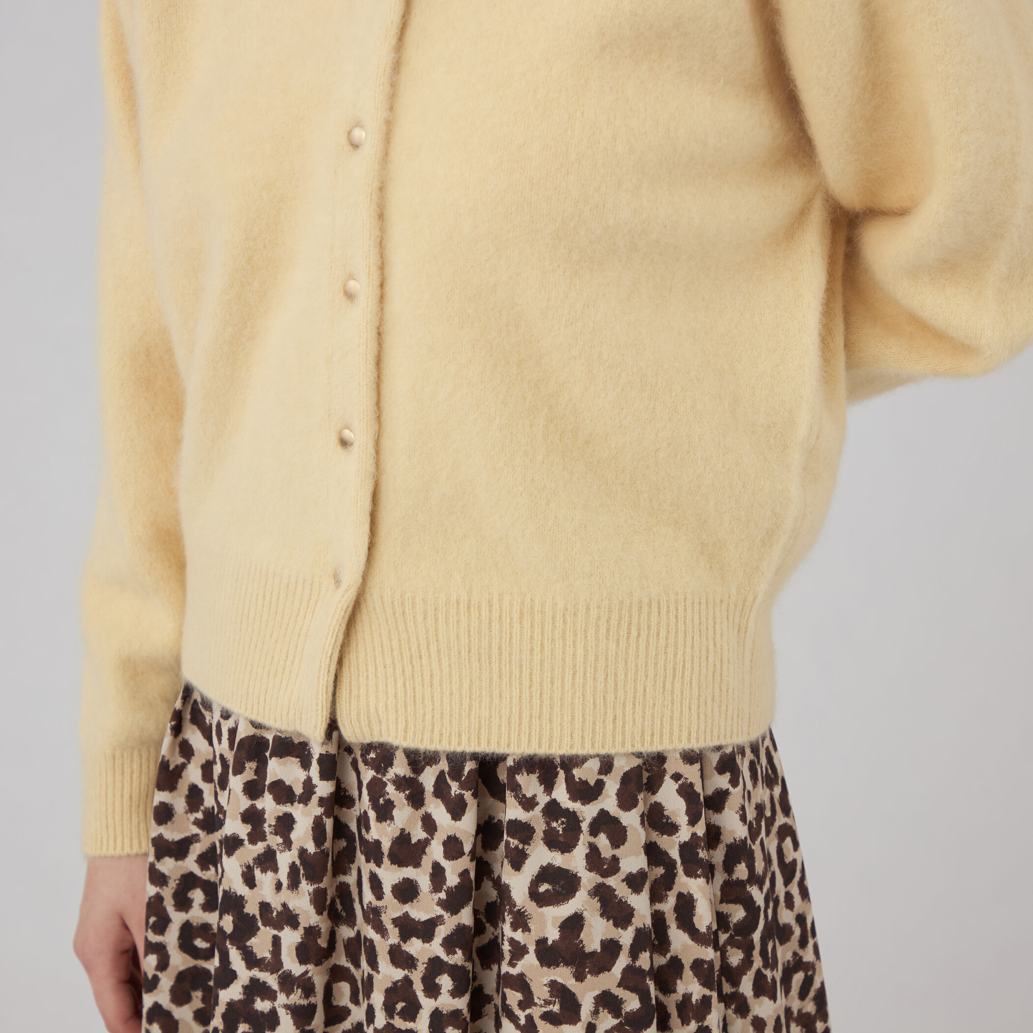 フラッフィーヤーン Vネックカーディガン｜トゥモローランド 公式通販