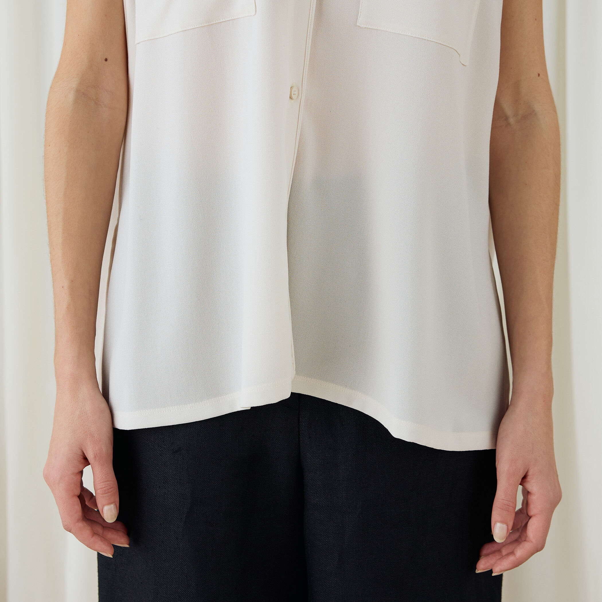 ジャージーライクジョーゼット パイピングブラウス｜トゥモローランド