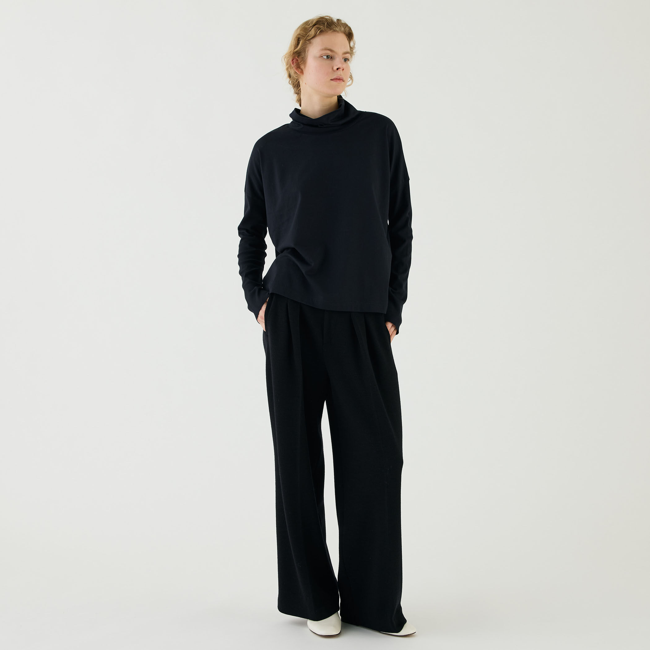 GALERIE VIE ハイネック プルオーバー シルク混 ニット セッター 紺 GALERIE VIE ハイネック プルオーバー シルク混 ニット セッター 紺