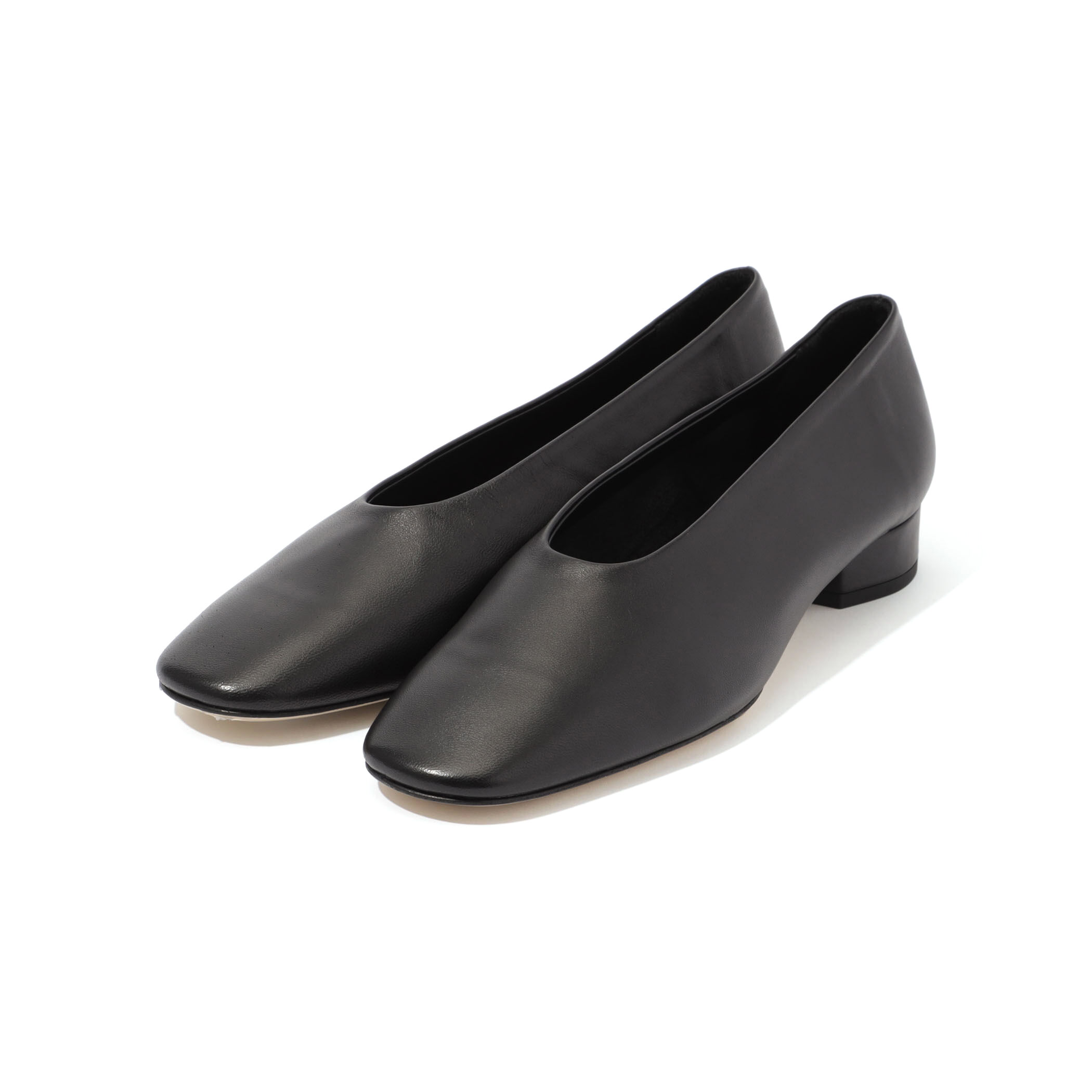 Aeyde DELIA ナッパレザー ローヒールパンプス｜トゥモローランド 公式