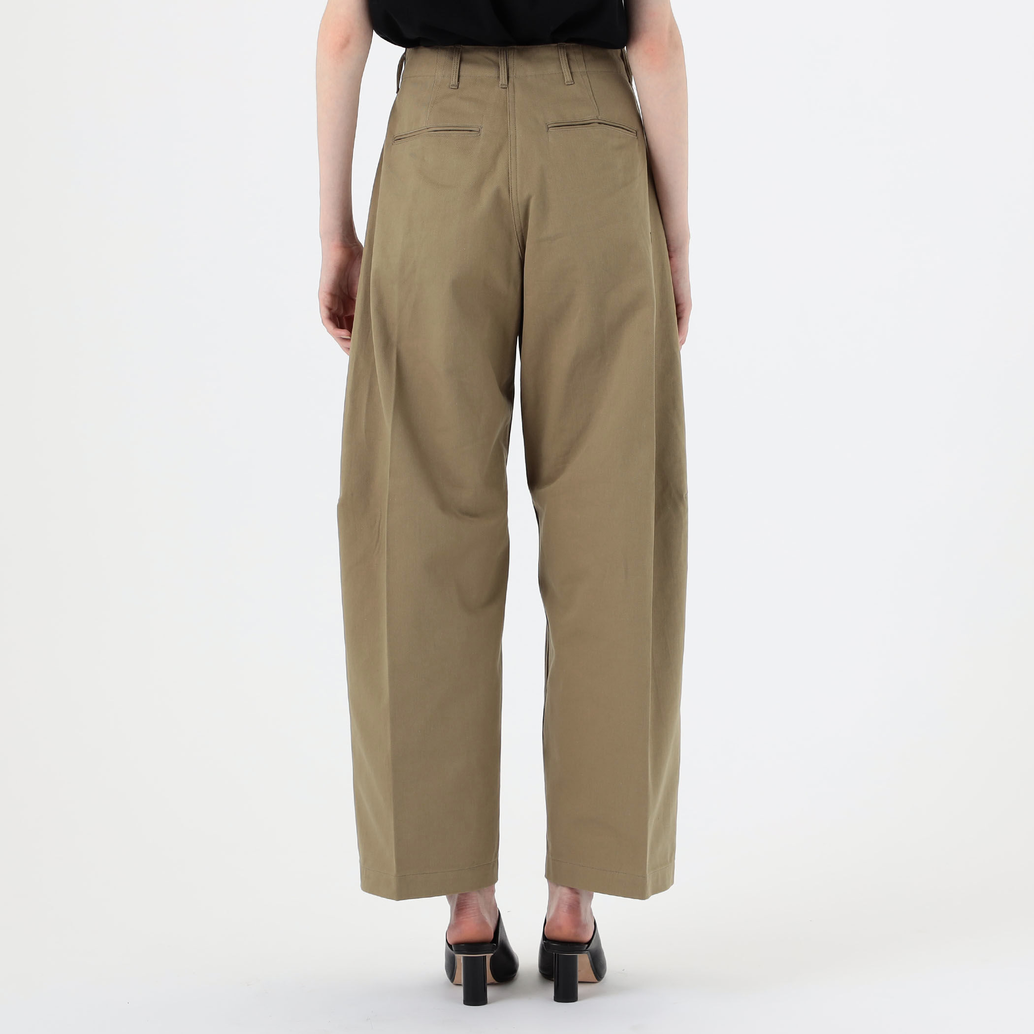 HYKE バレルレッグ チノパンツ｜トゥモローランド 公式通販