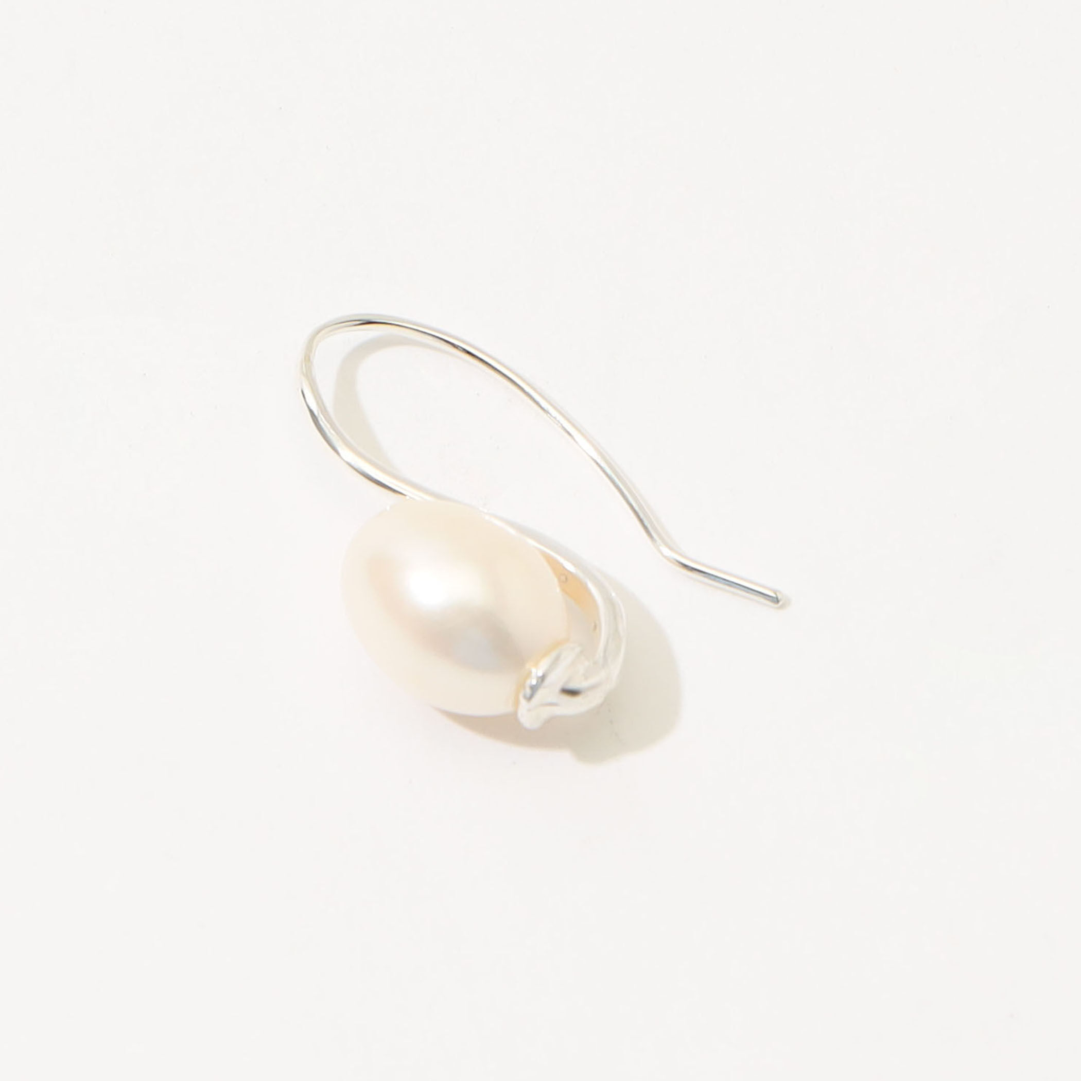 mounir pearl fishhook ピアス｜トゥモローランド 公式通販